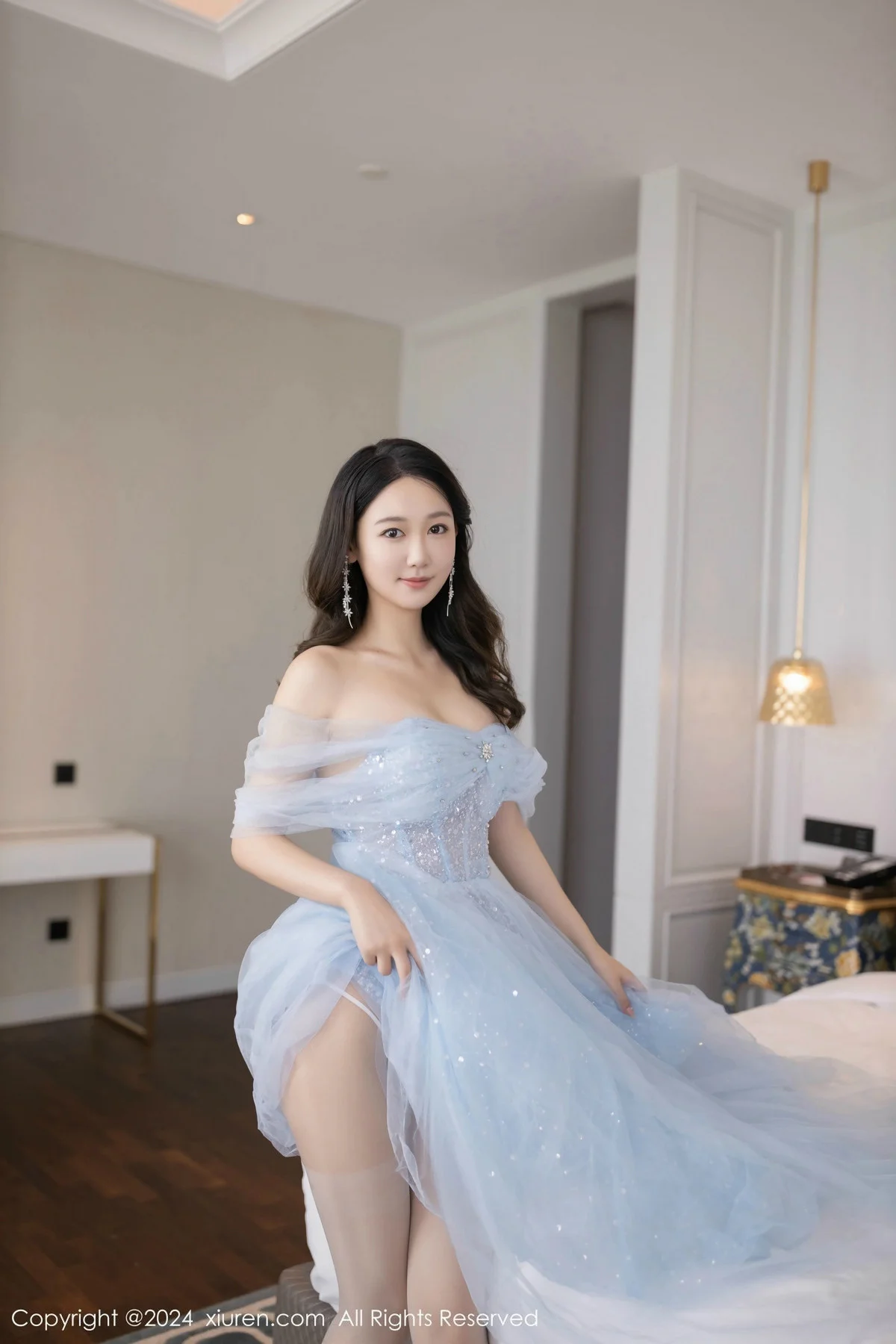 唐安琪性感淡蓝色薄纱礼裙露白色内衣秀曼妙身姿绝美写真 第 39 张