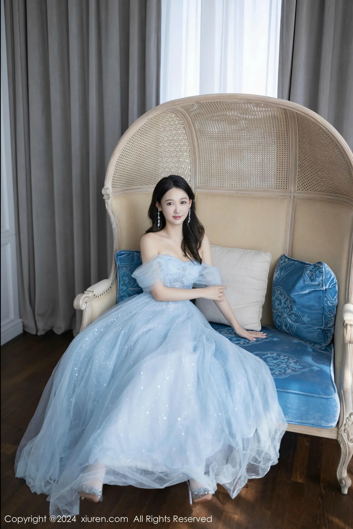 唐安琪性感淡蓝色薄纱礼裙露白色内衣秀曼妙身姿绝美写真 第 4 张