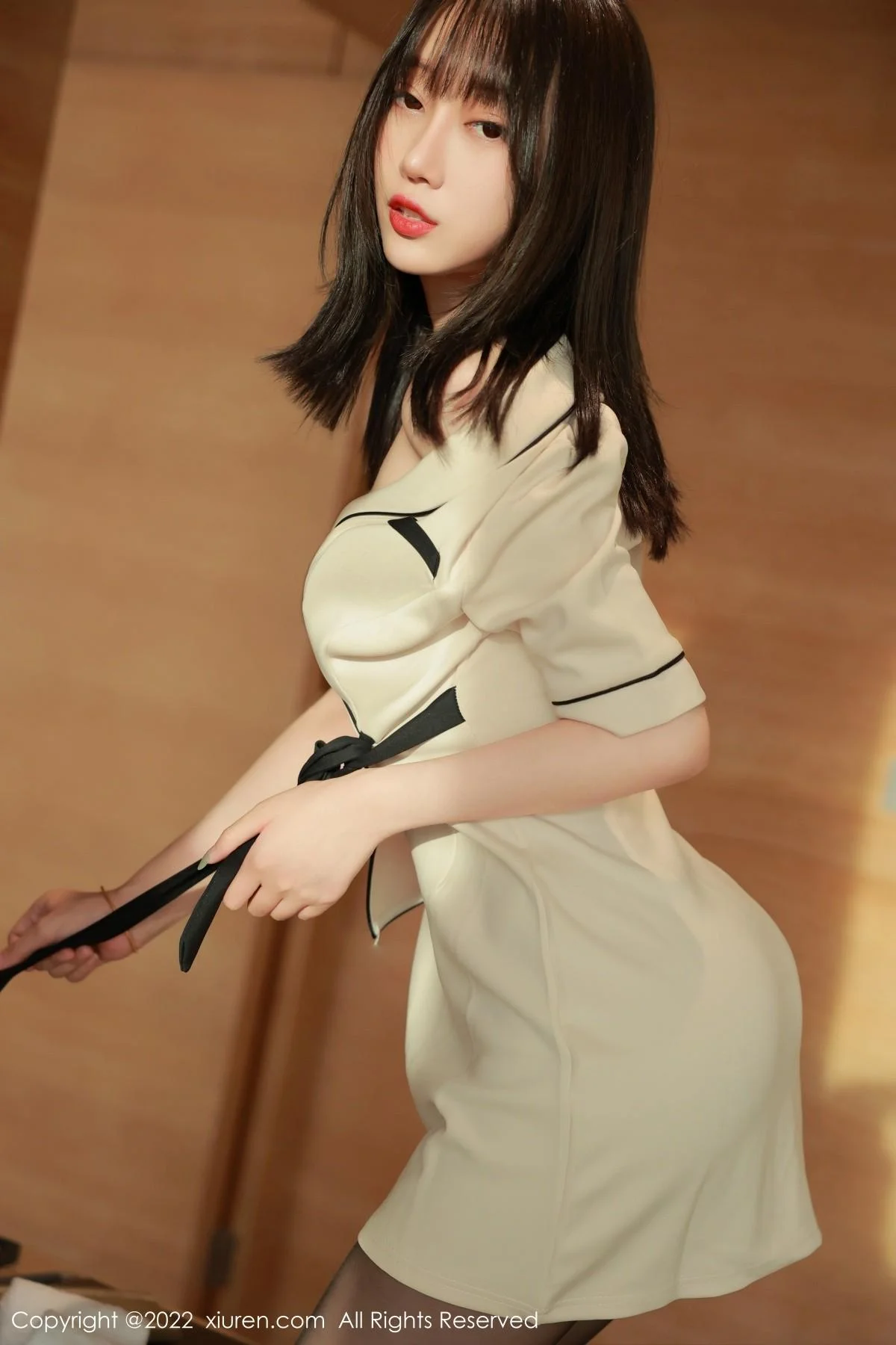 玥儿玥er香格里拉旅拍角色扮演黄色制服配开档黑丝绝美写真 第 19 张