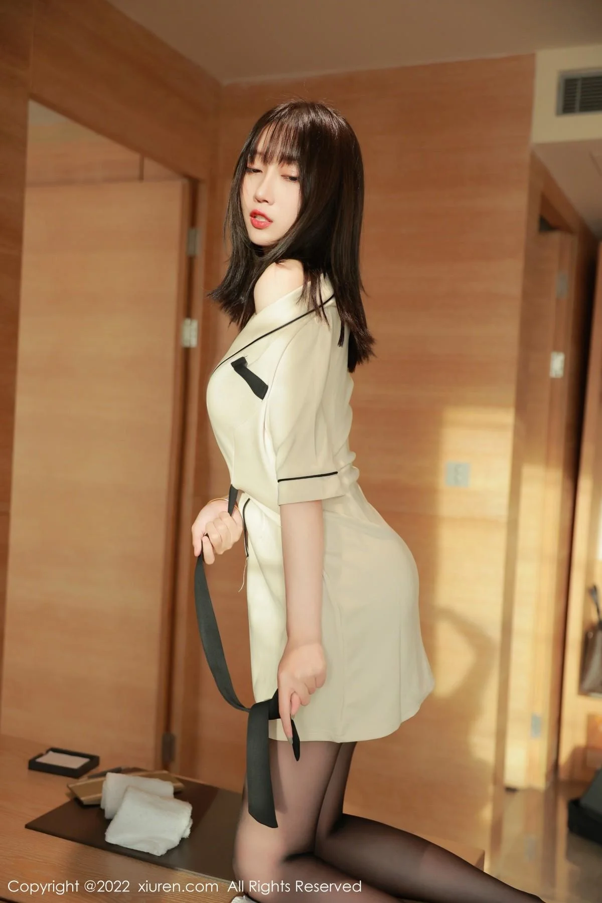 玥儿玥er香格里拉旅拍角色扮演黄色制服配开档黑丝绝美写真 第 21 张
