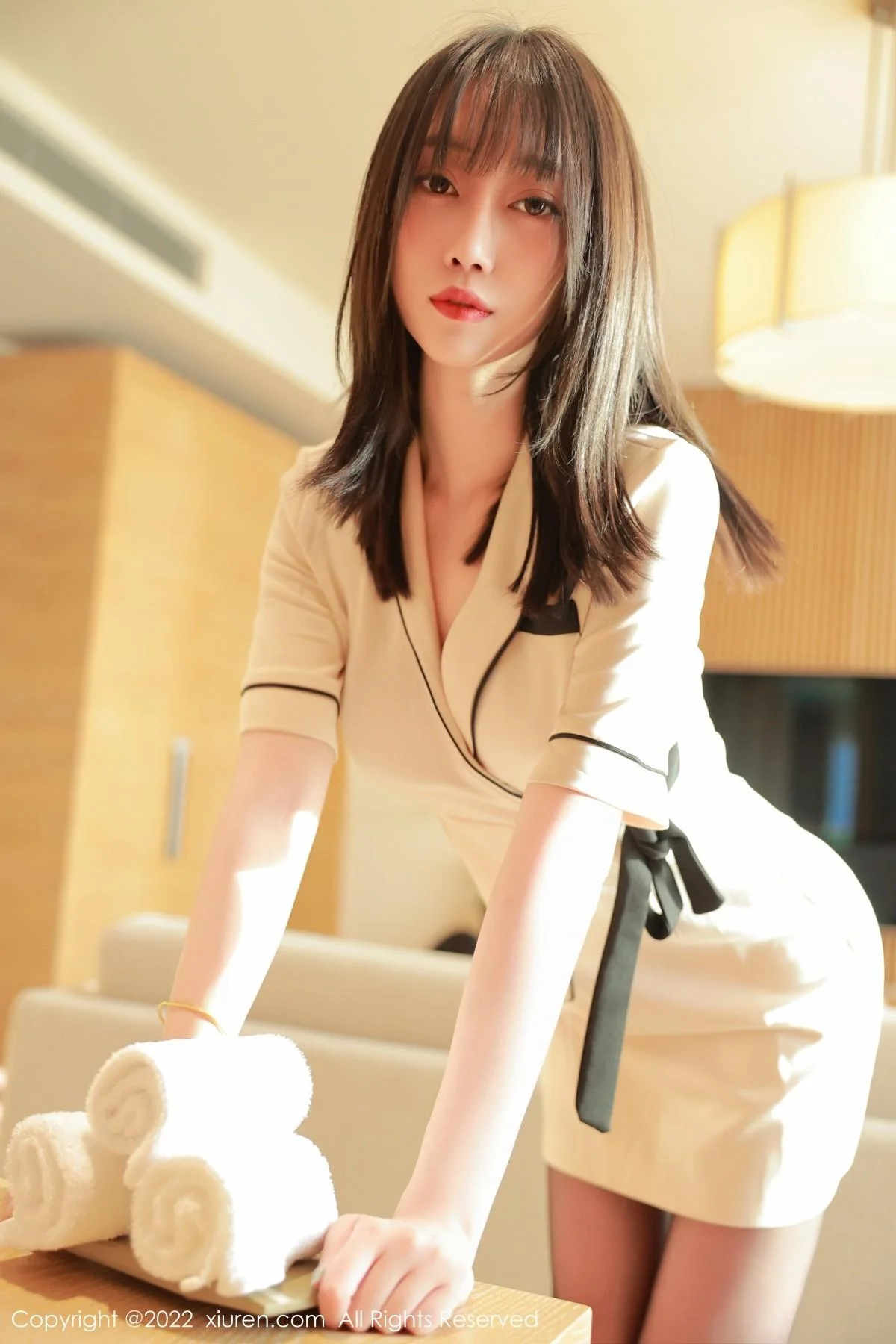玥儿玥er香格里拉旅拍角色扮演黄色制服配开档黑丝绝美写真 第 5 张