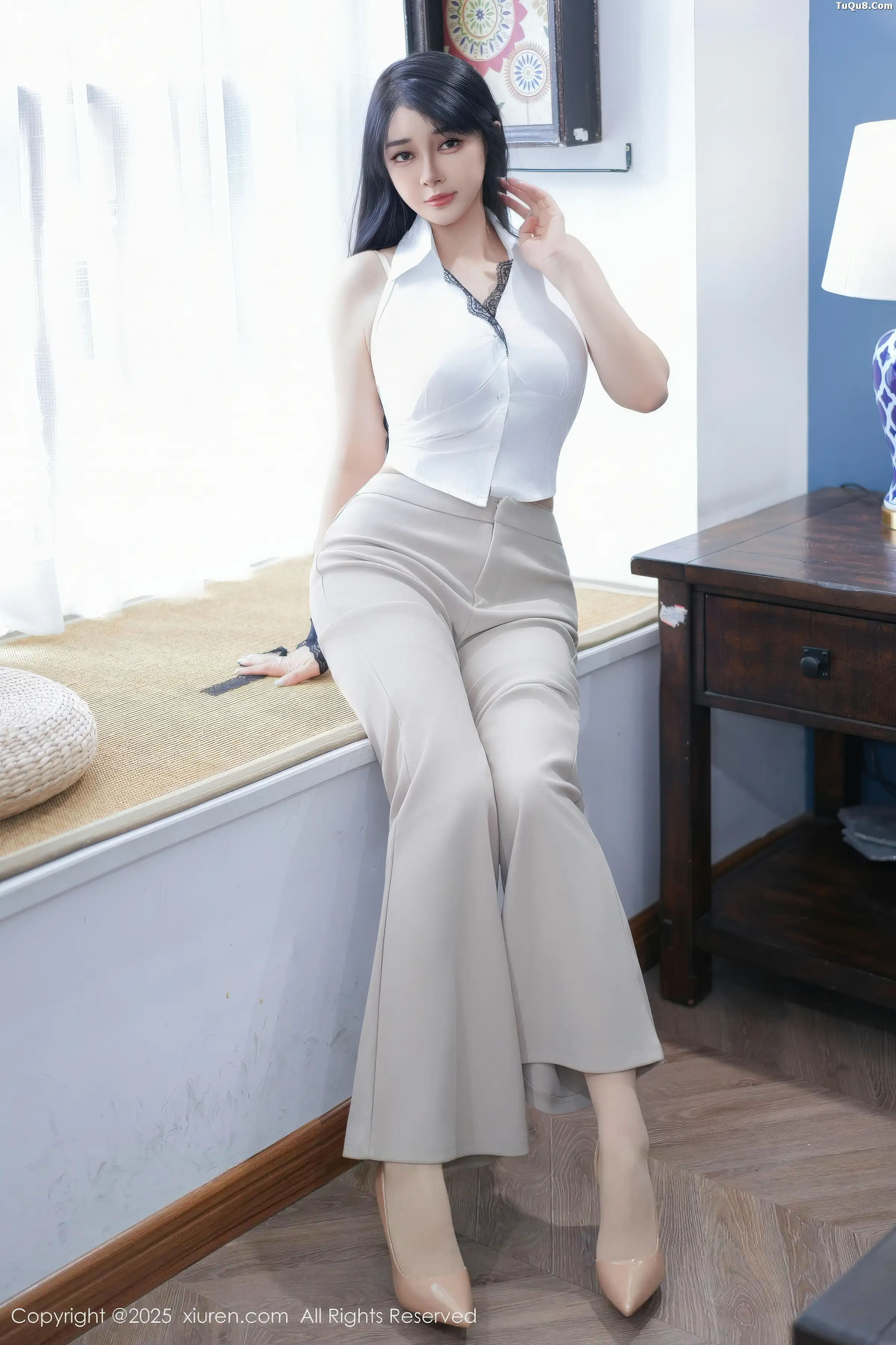 凯竹法师性感浅色内衣配超薄肉丝秀丰腴多姿身材绝美写真 第 2 张