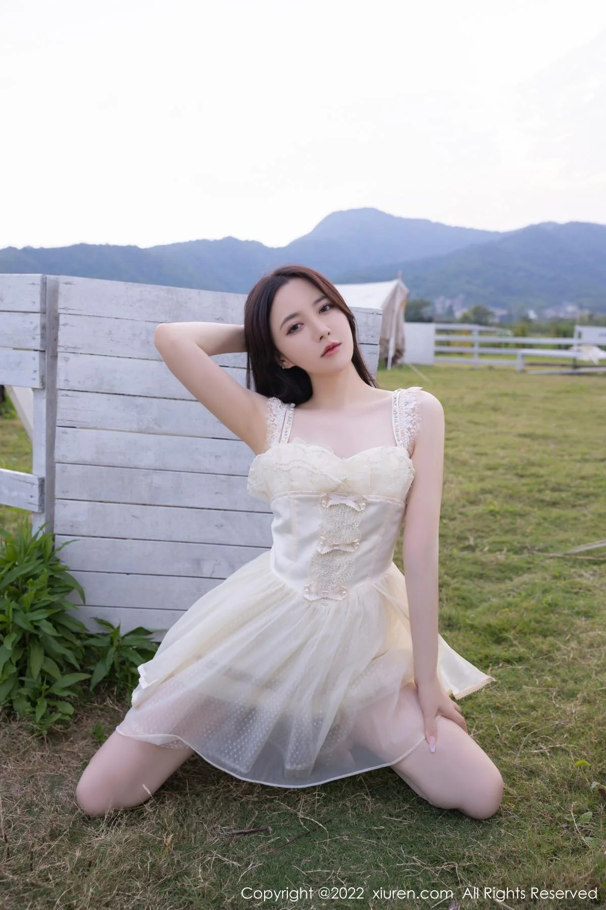 鱼子酱Fish户外场景性感白色羽翼公主裙配原色丝袜迷人写真 第 41 张