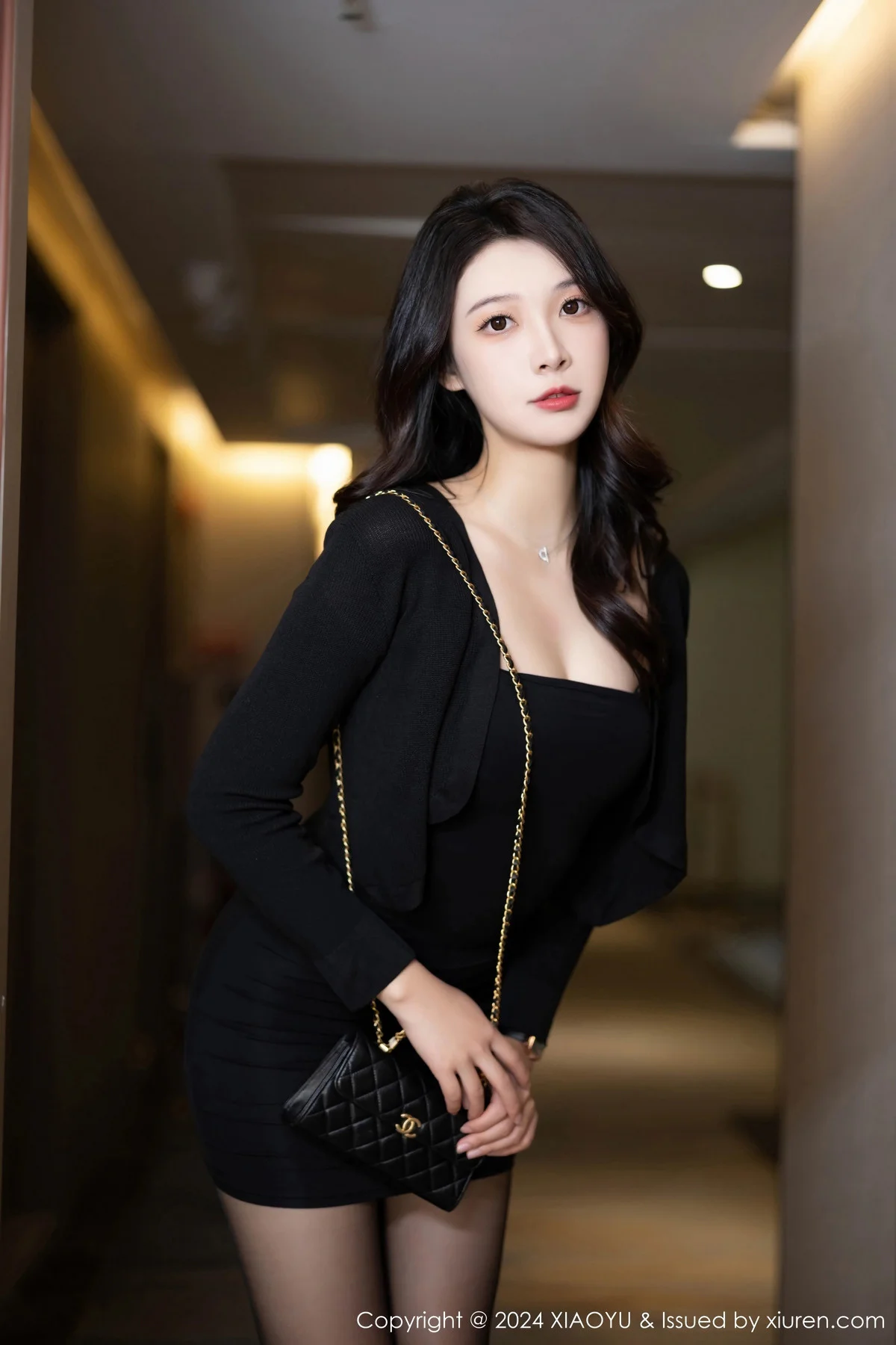 郑颖姗Bev黑色连衣短裙露黑色蕾丝内衣秀丝足美臀绝美写真 第 14 张