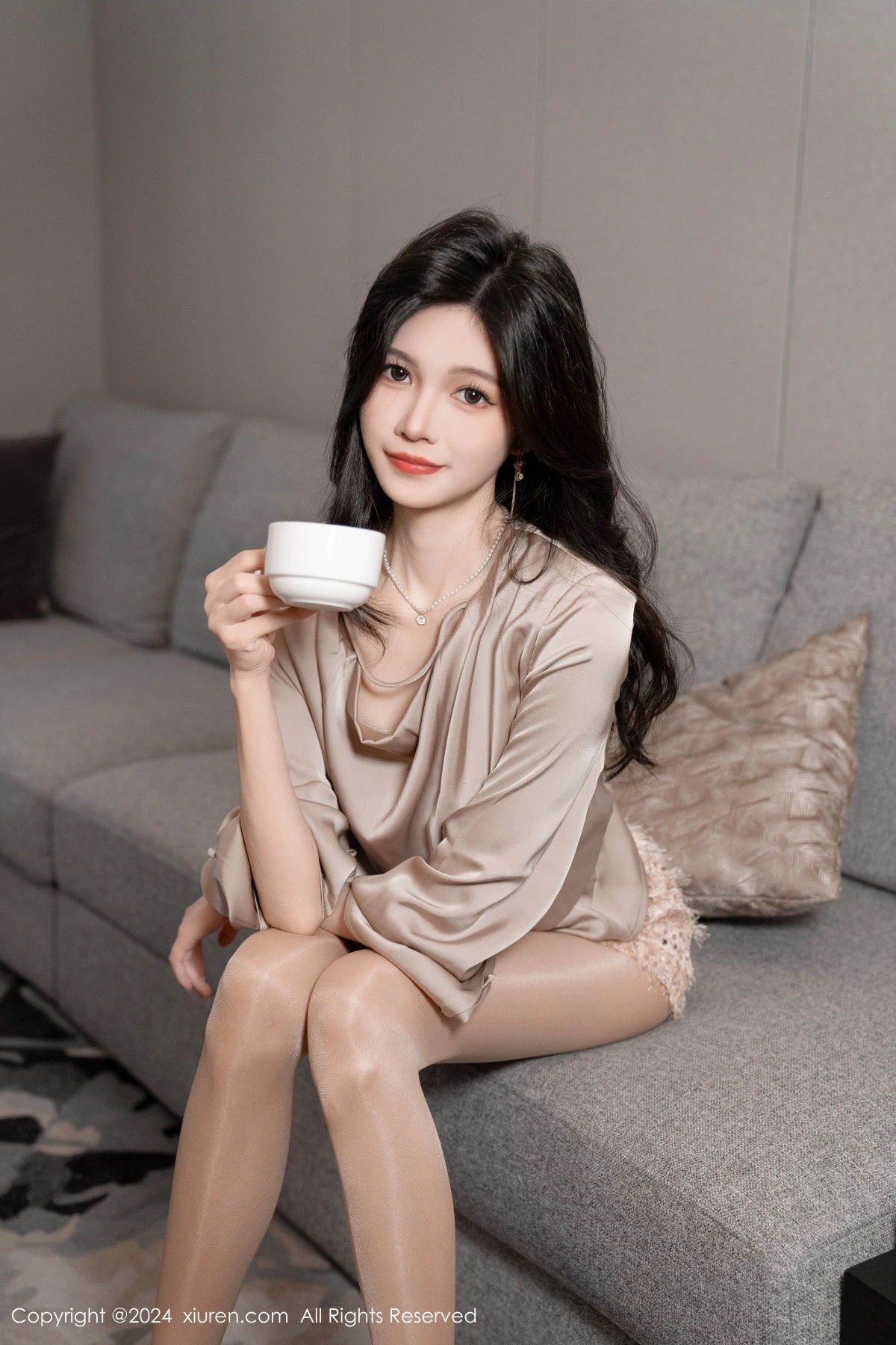 程程程性感浅色衬衫露轻透内衣配超薄肉丝秀苗条身材绝美写真 第 23 张