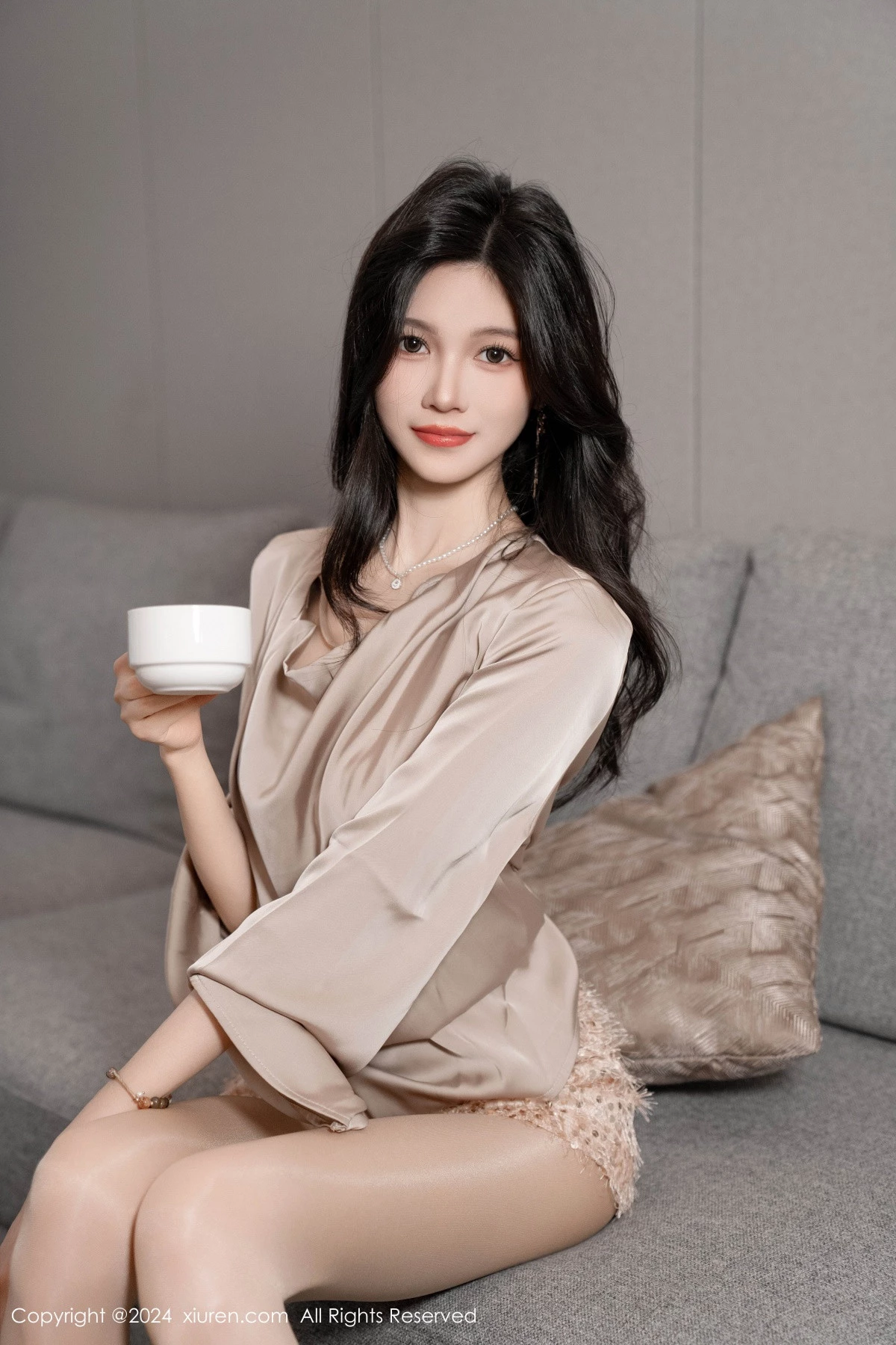 程程程性感浅色衬衫露轻透内衣配超薄肉丝秀苗条身材绝美写真 第 25 张