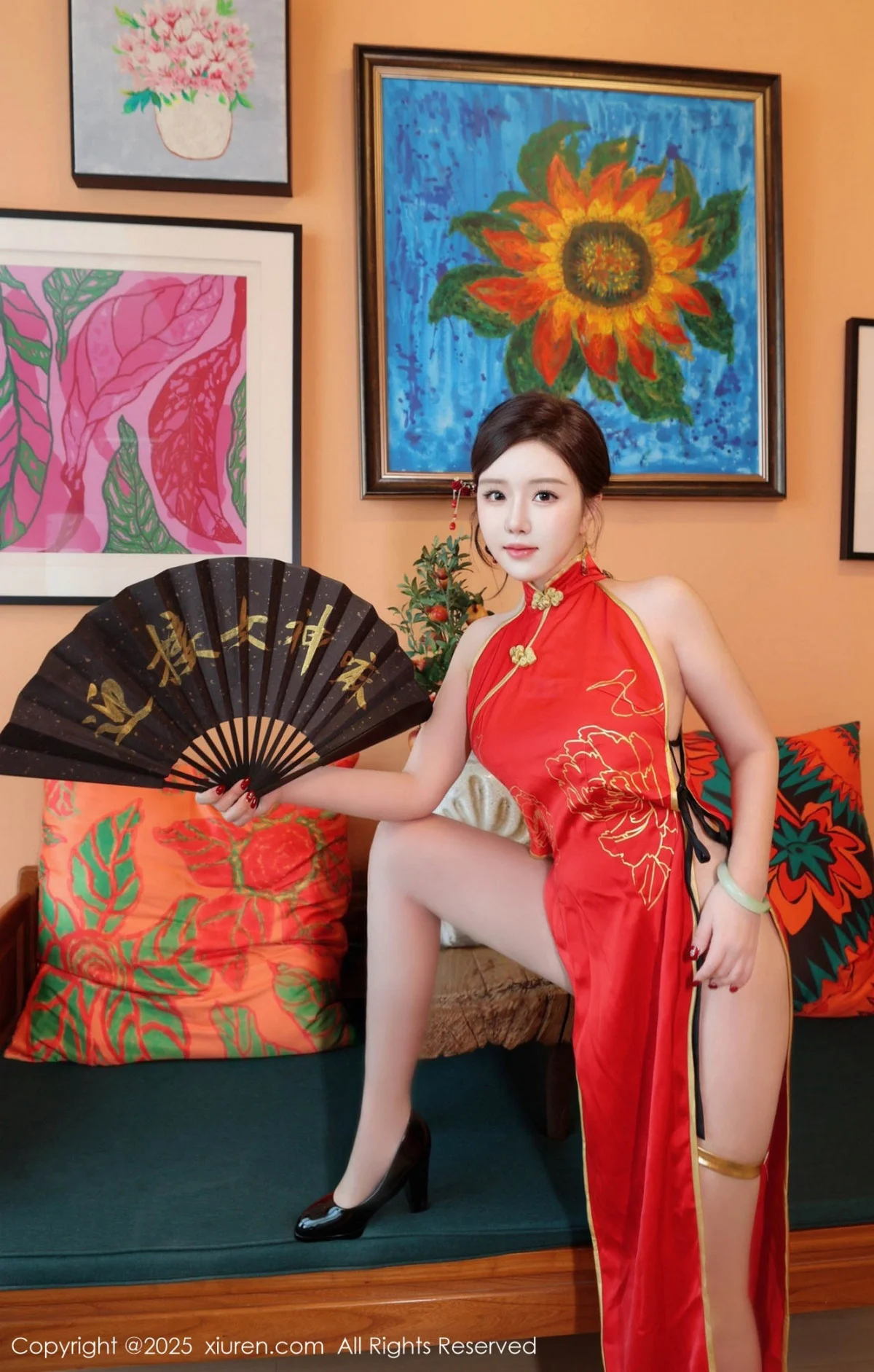 小薯条nienie性感红色旗袍配红丝吊袜秀曼妙身姿绝美写真 第 1 张