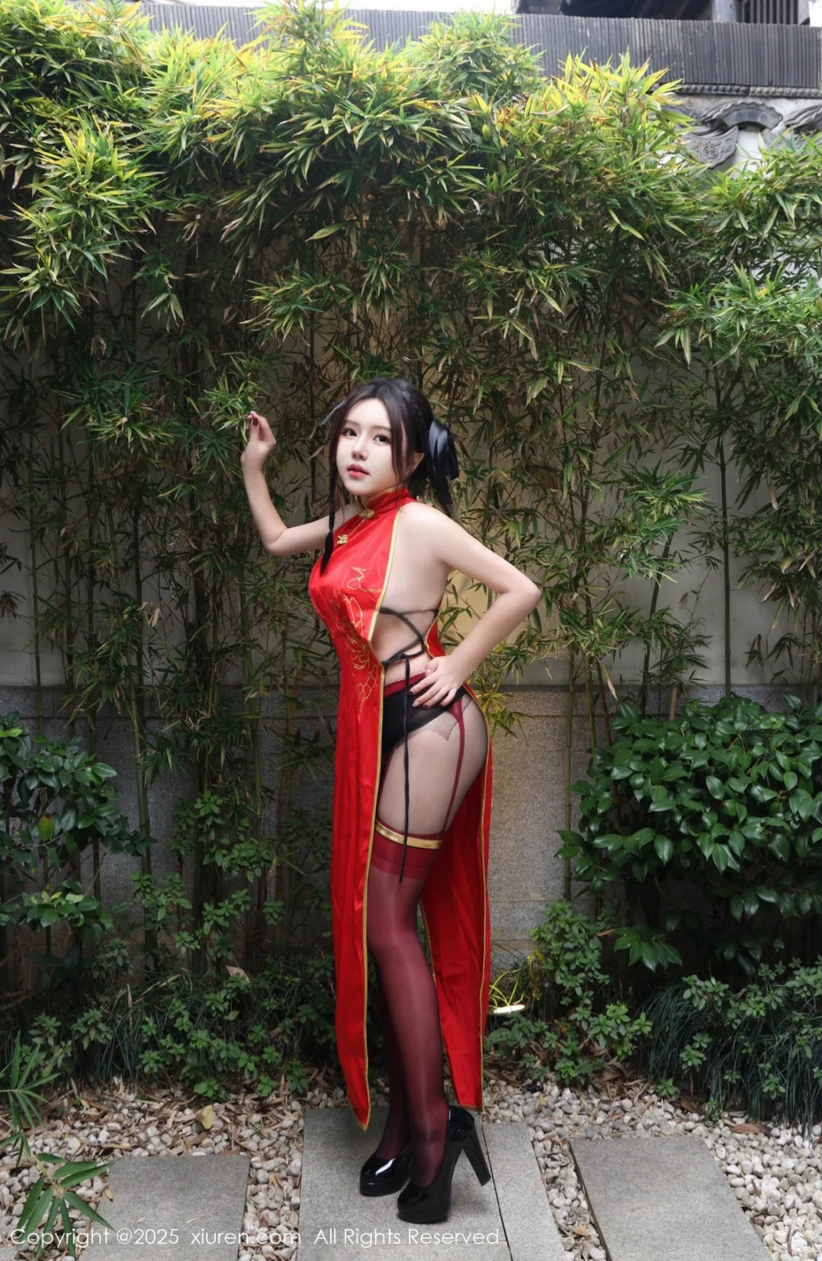 小薯条nienie性感红色旗袍配红丝吊袜秀曼妙身姿绝美写真 第 120 张