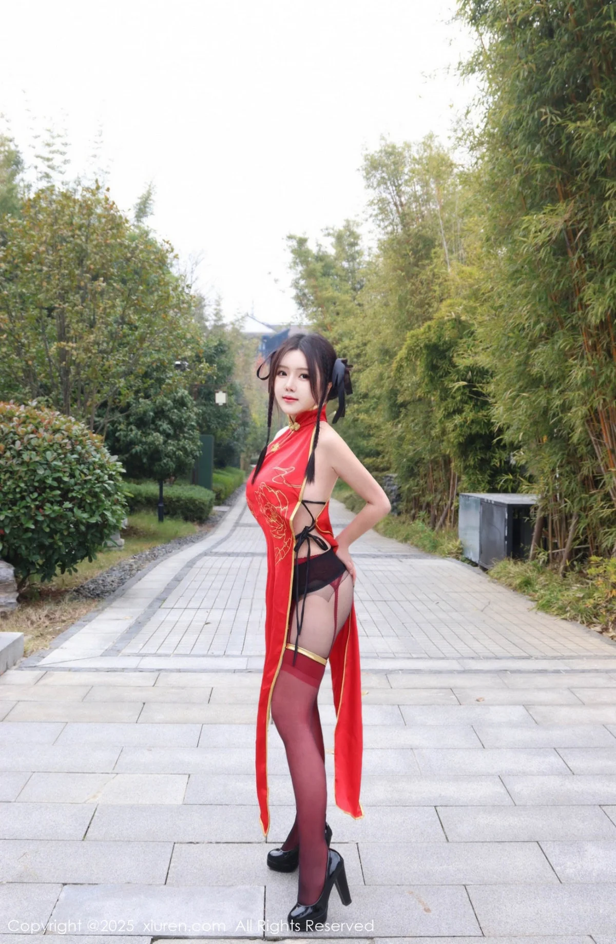 小薯条nienie性感红色旗袍配红丝吊袜秀曼妙身姿绝美写真 第 132 张