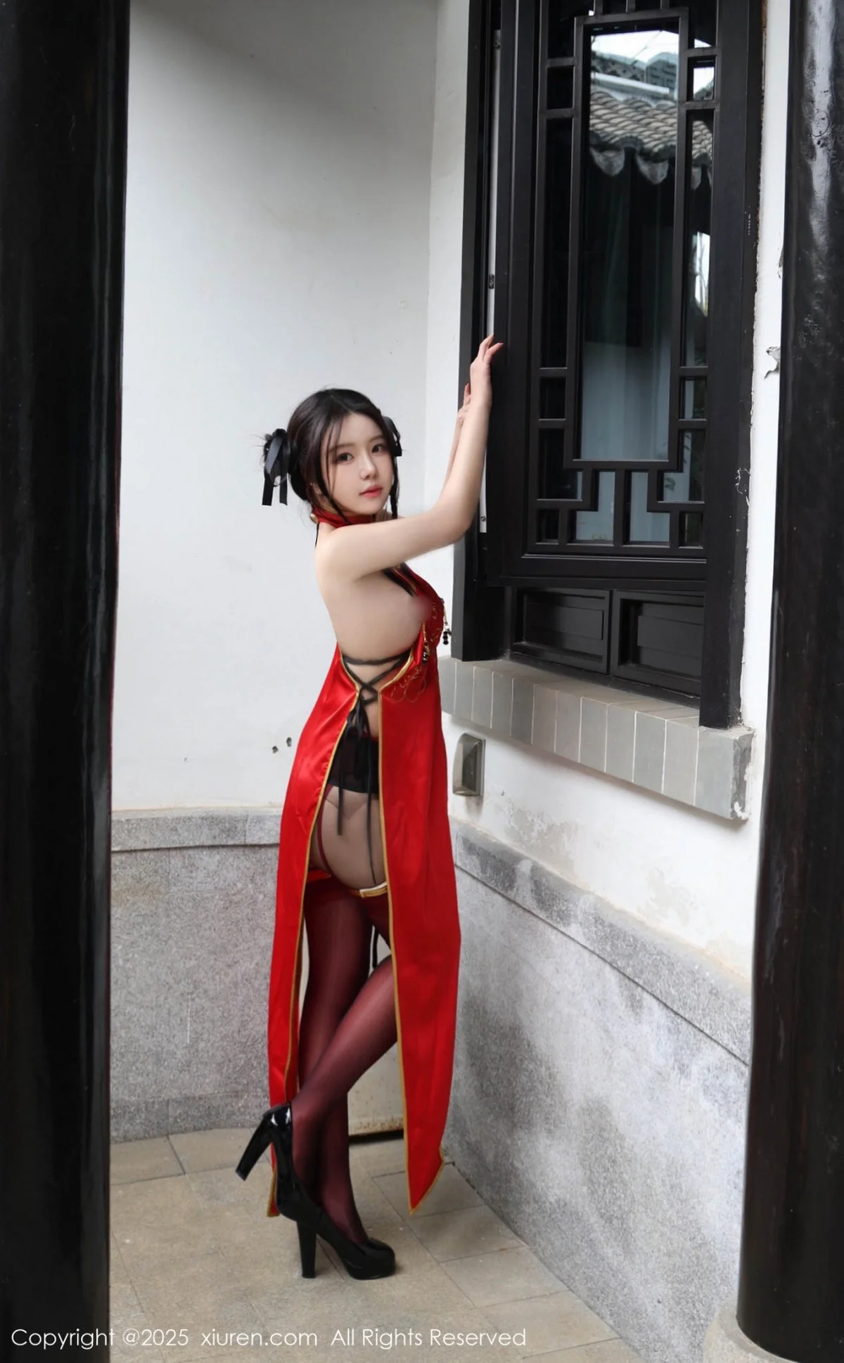 小薯条nienie性感红色旗袍配红丝吊袜秀曼妙身姿绝美写真 第 133 张