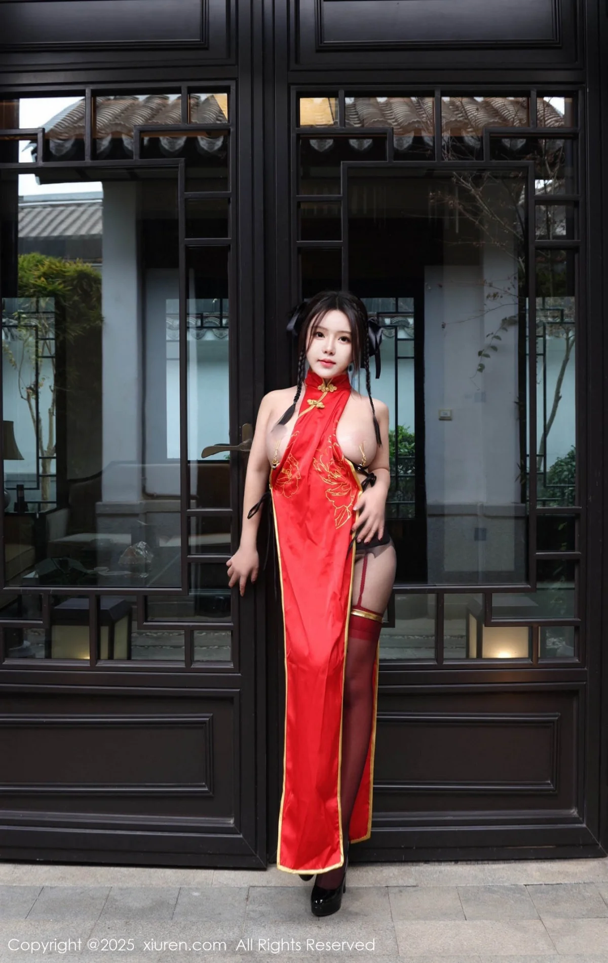 小薯条nienie性感红色旗袍配红丝吊袜秀曼妙身姿绝美写真 第 137 张