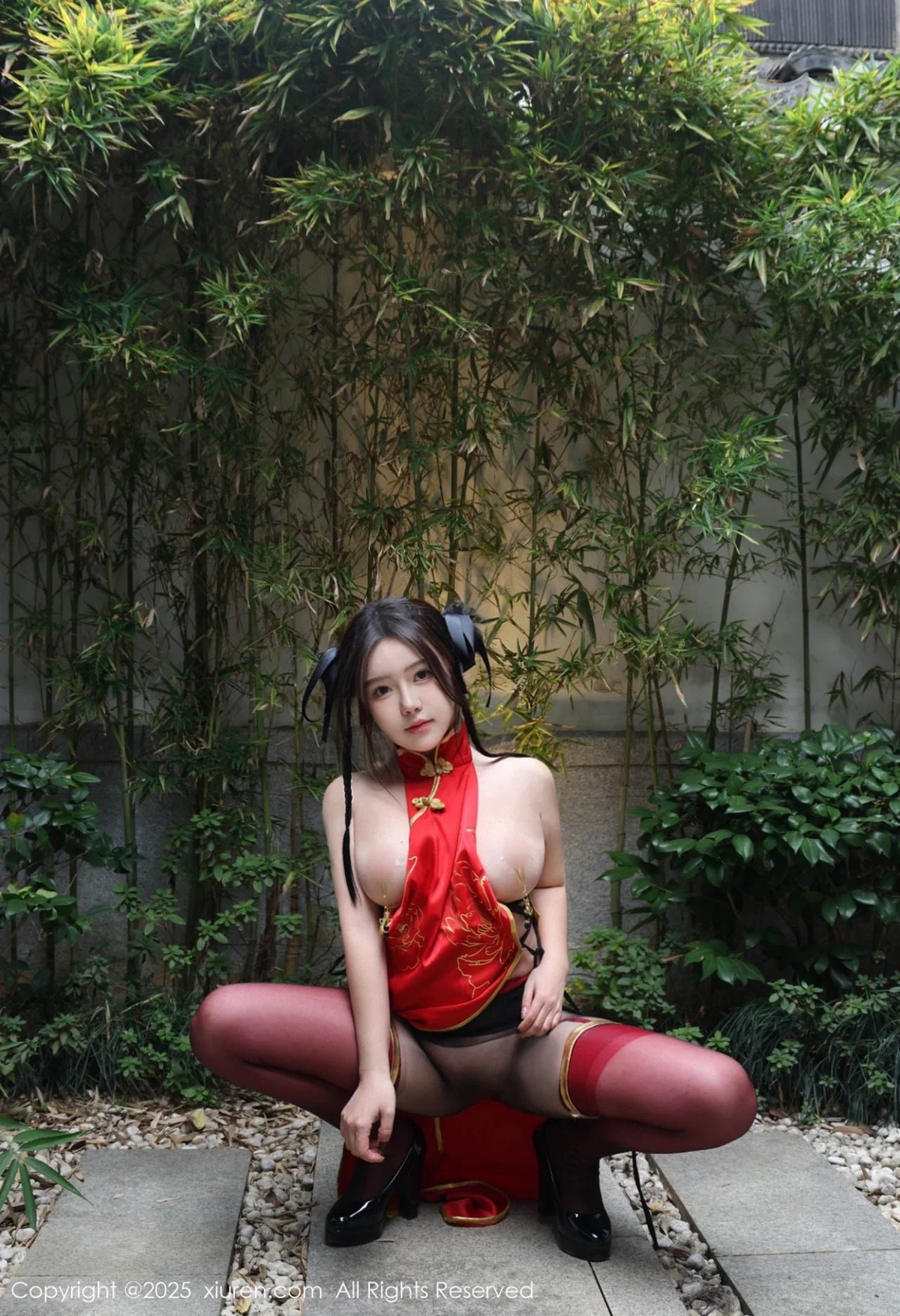 小薯条nienie性感红色旗袍配红丝吊袜秀曼妙身姿绝美写真 第 153 张