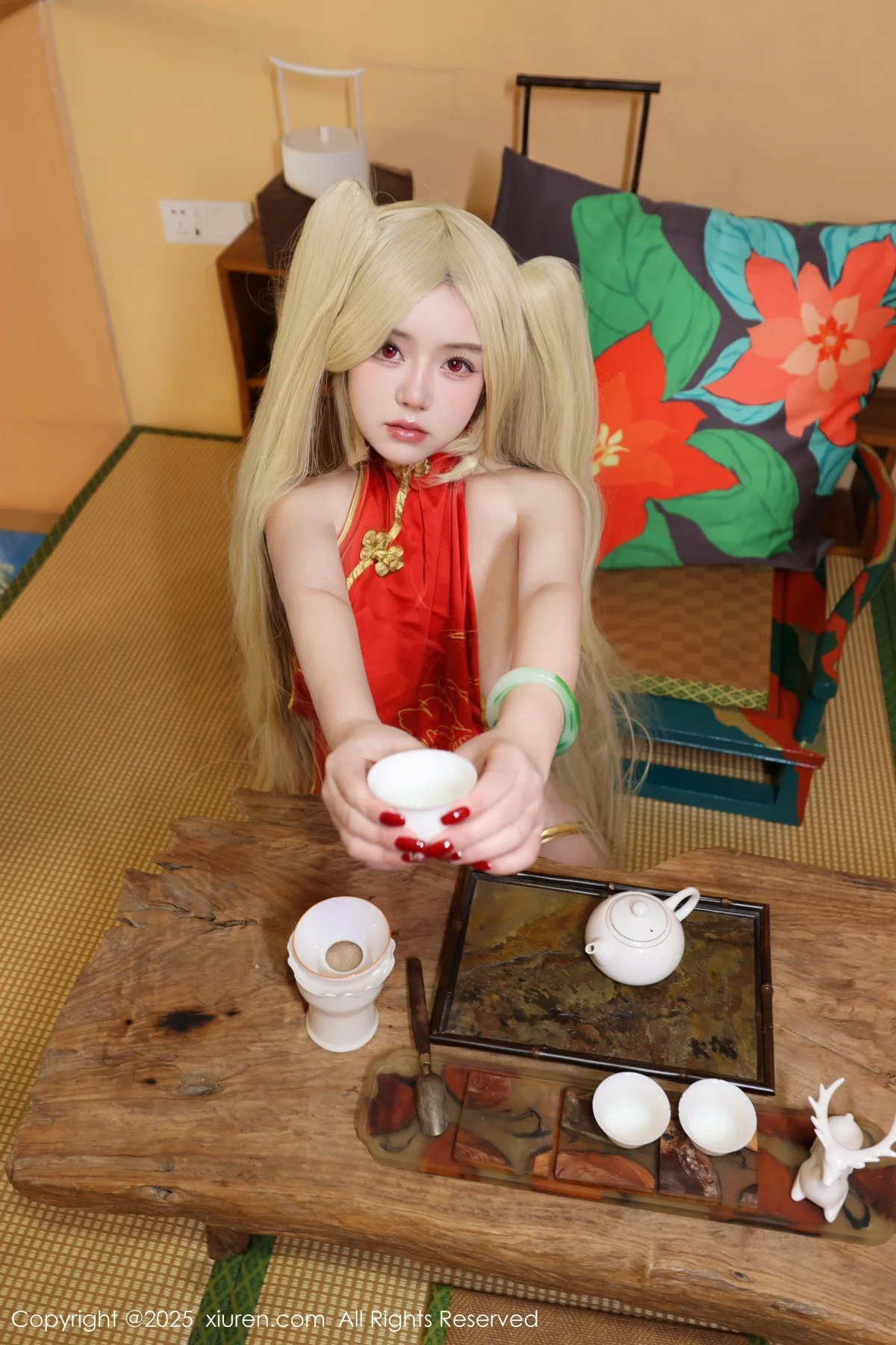 小薯条nienie性感红色旗袍配红丝吊袜秀曼妙身姿绝美写真 第 16 张