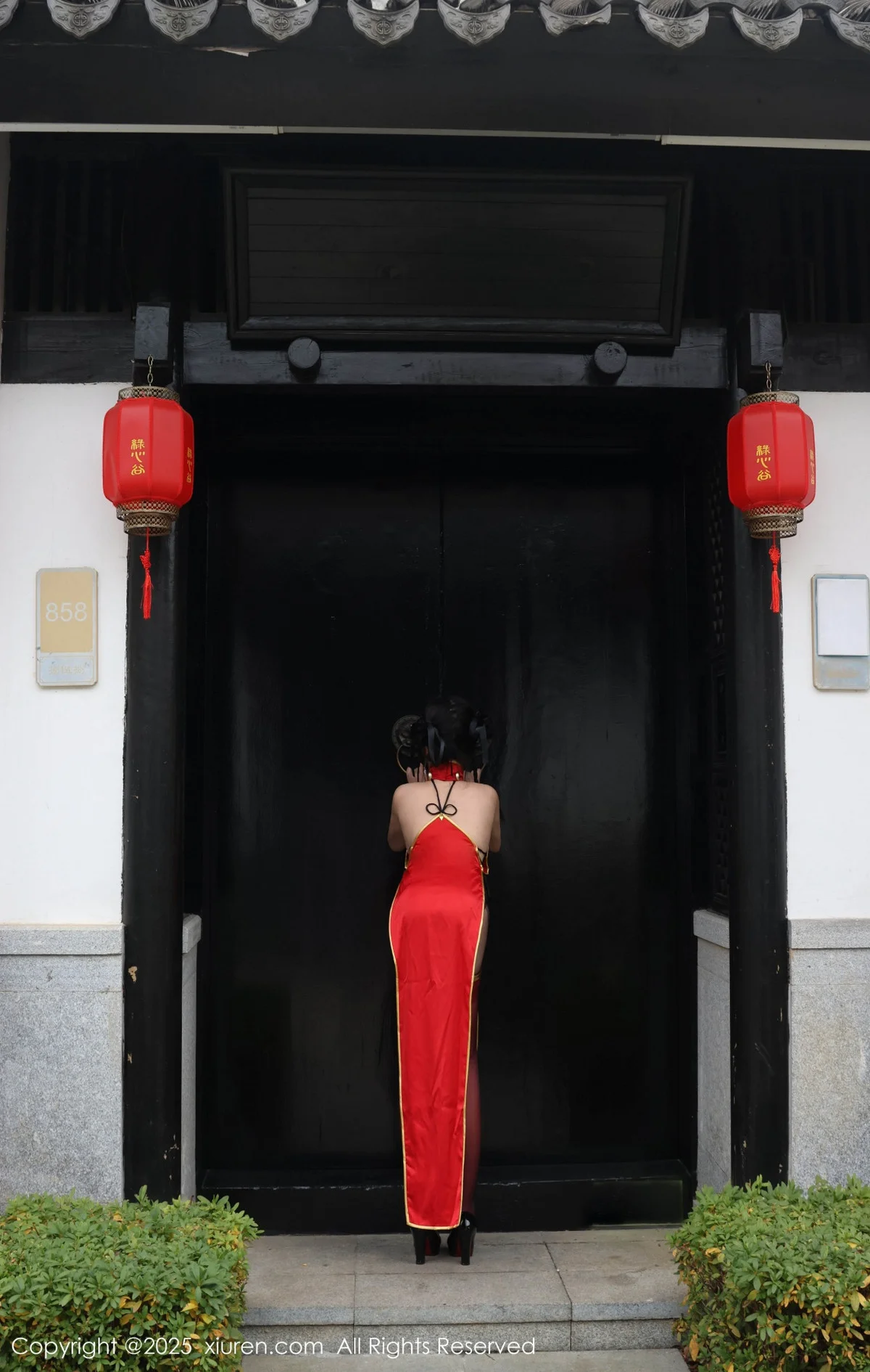 小薯条nienie性感红色旗袍配红丝吊袜秀曼妙身姿绝美写真 第 162 张