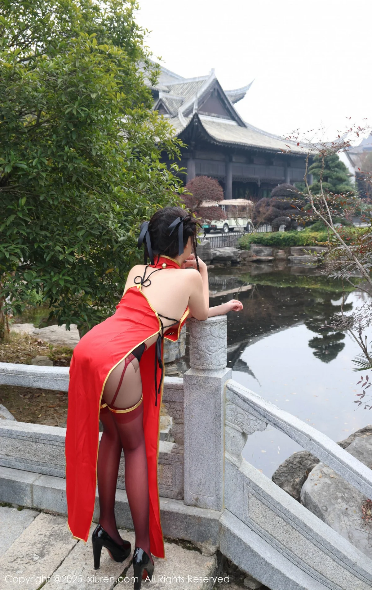 小薯条nienie性感红色旗袍配红丝吊袜秀曼妙身姿绝美写真 第 207 张