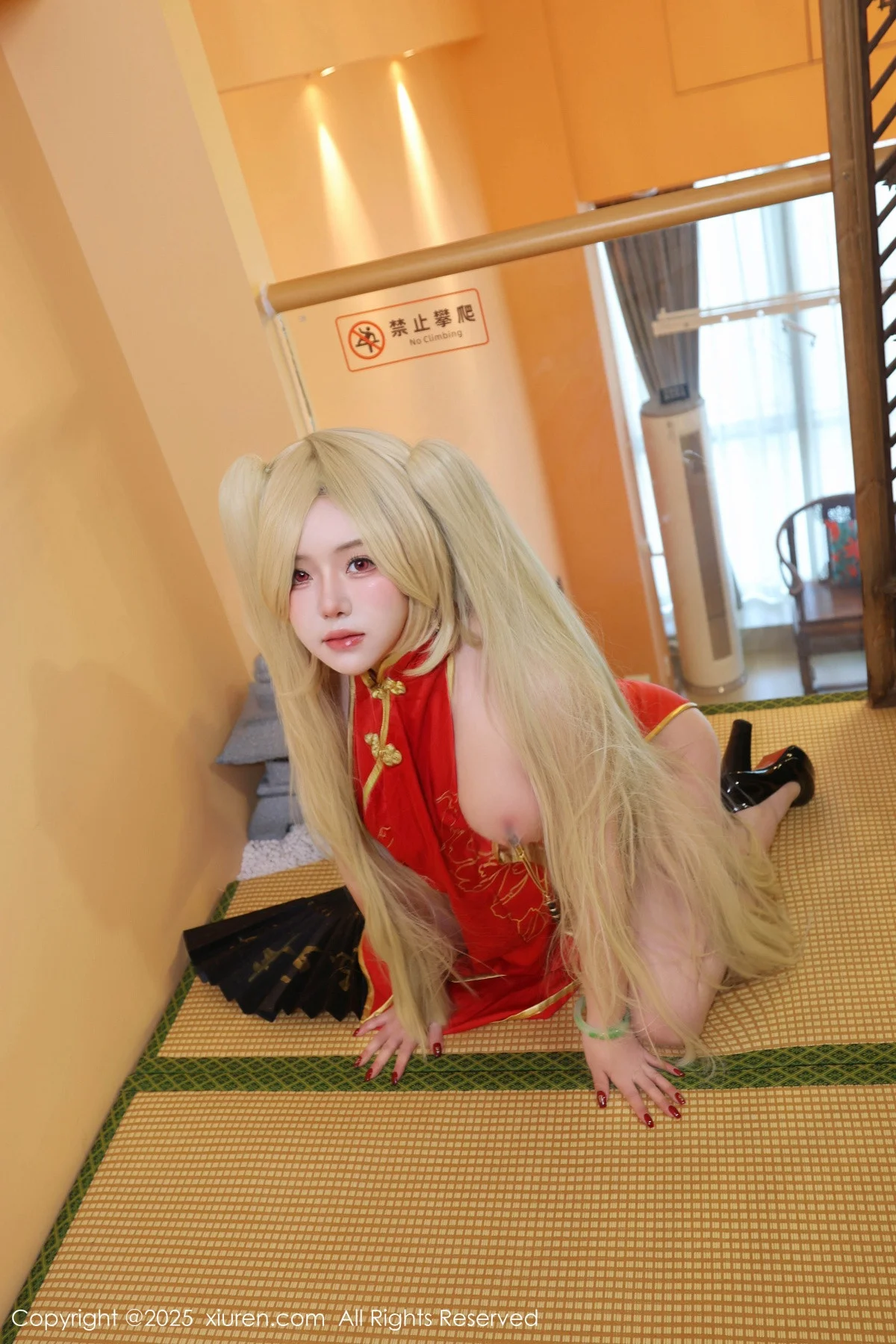小薯条nienie性感红色旗袍配红丝吊袜秀曼妙身姿绝美写真 第 256 张