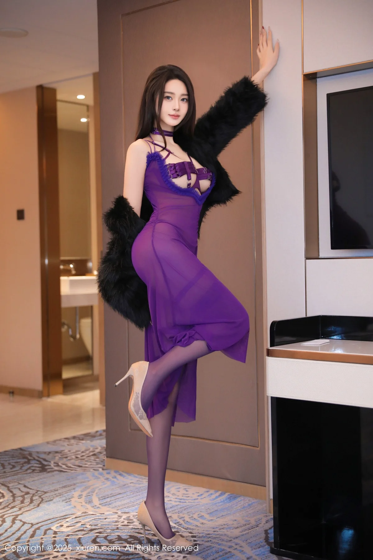 Candy糖糖性感紫色情趣内衣配紫色丝袜秀完美身材绝美写真 第 1 张