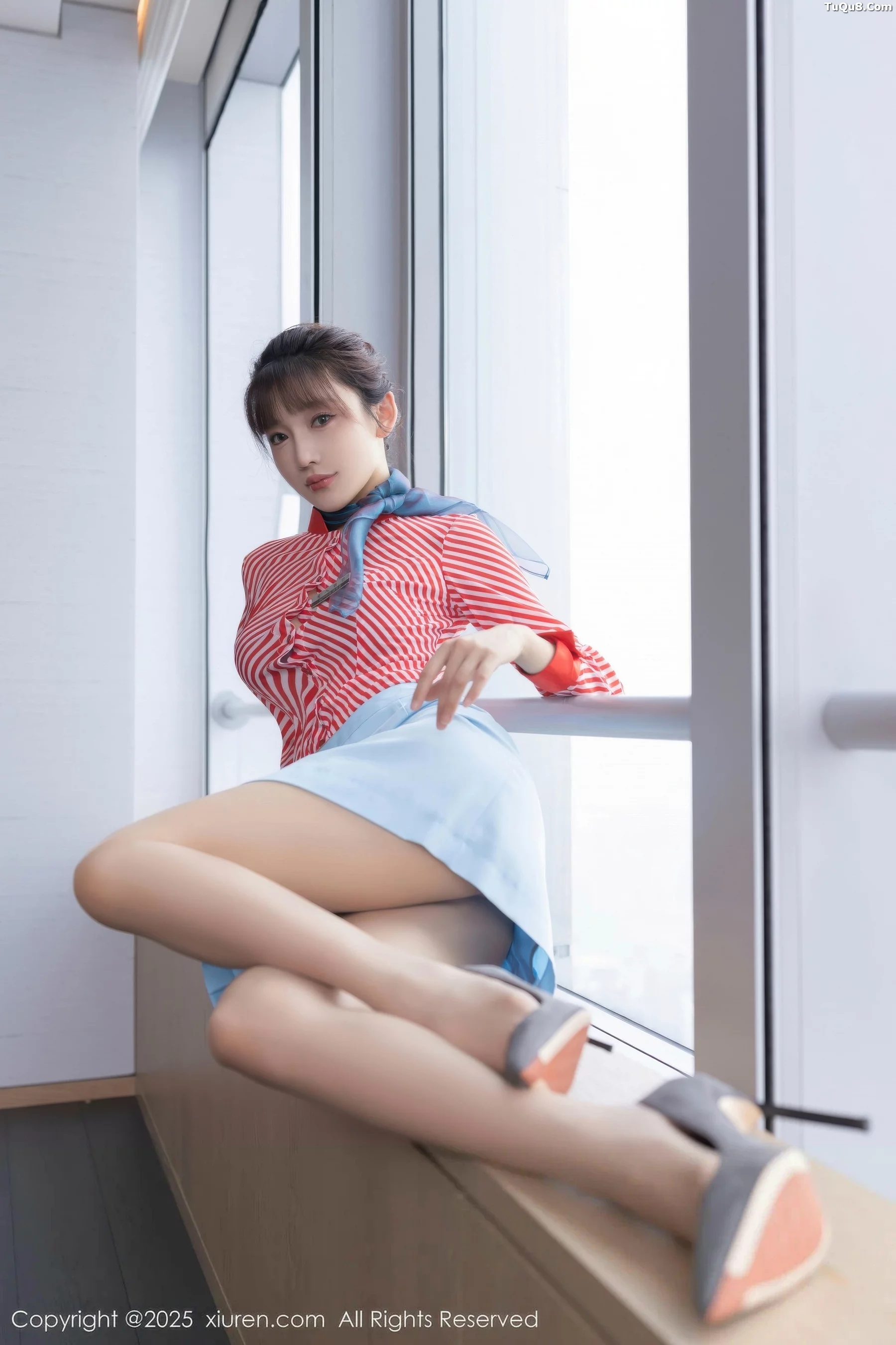 陆萱萱性感条纹服饰露紫色蕾丝内衣秀柔美身姿迷人绝美写真 第 12 张