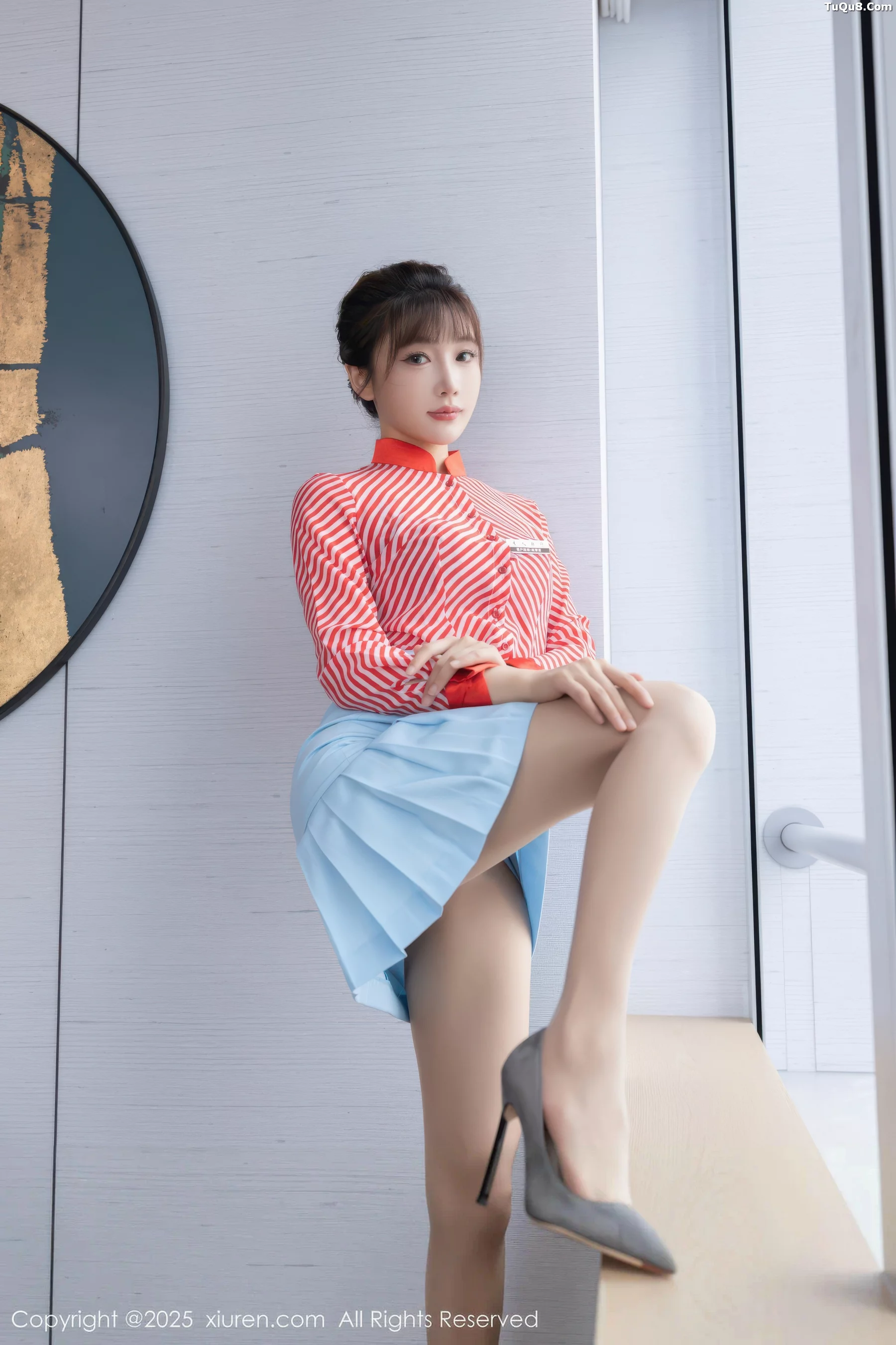 陆萱萱性感条纹服饰露紫色蕾丝内衣秀柔美身姿迷人绝美写真 第 17 张