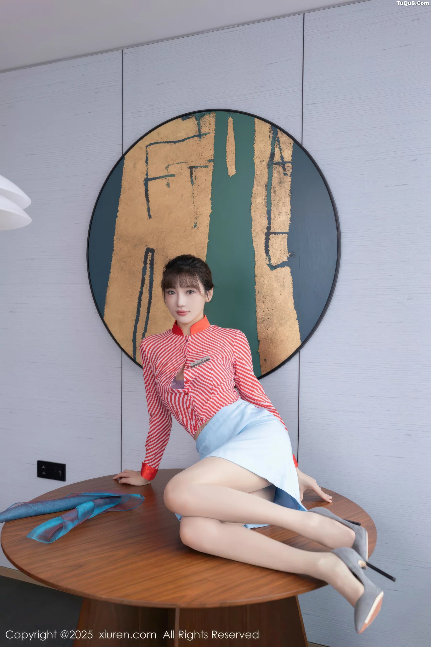 陆萱萱性感条纹服饰露紫色蕾丝内衣秀柔美身姿迷人绝美写真 第 19 张