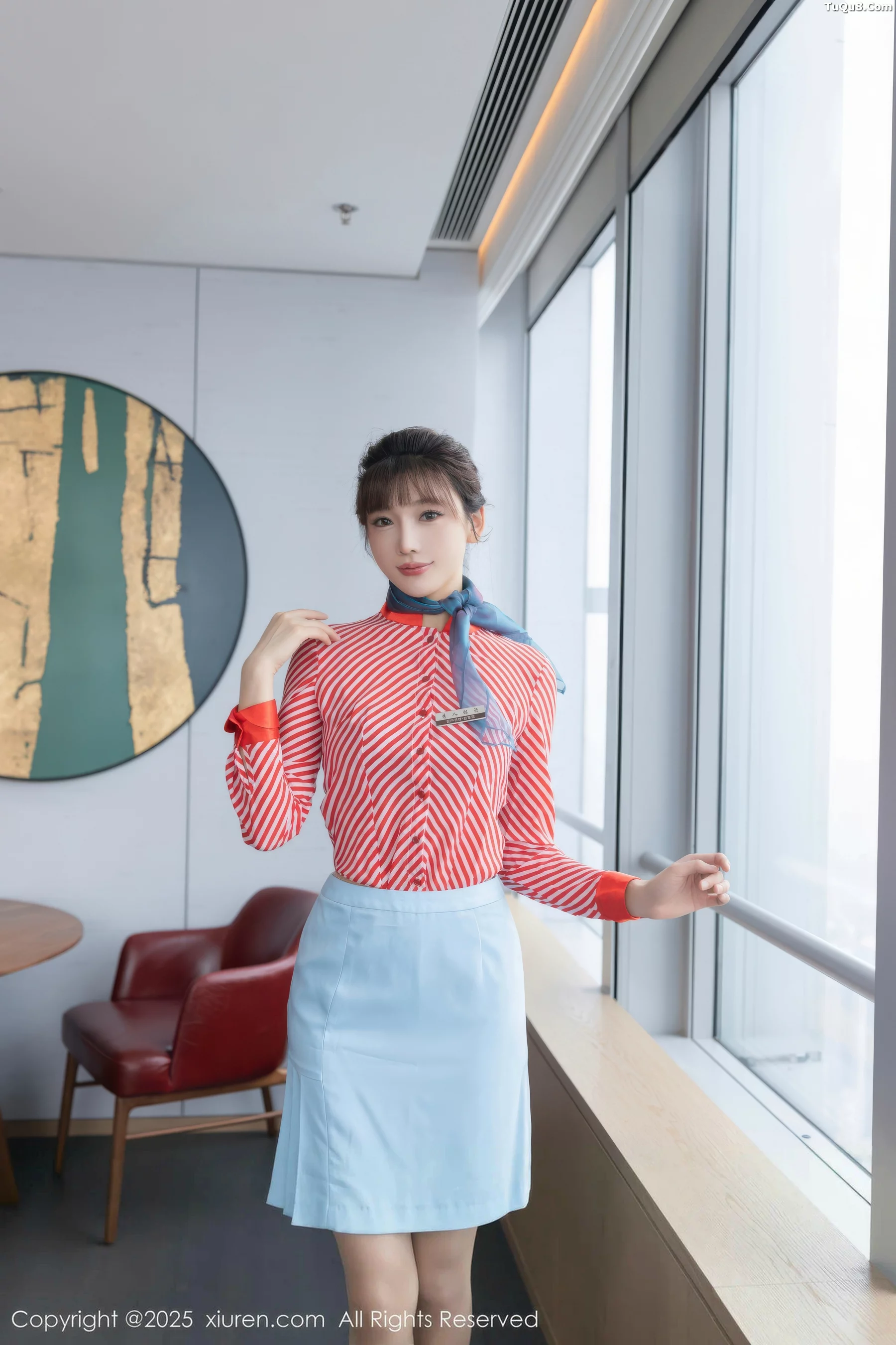 陆萱萱性感条纹服饰露紫色蕾丝内衣秀柔美身姿迷人绝美写真 第 2 张