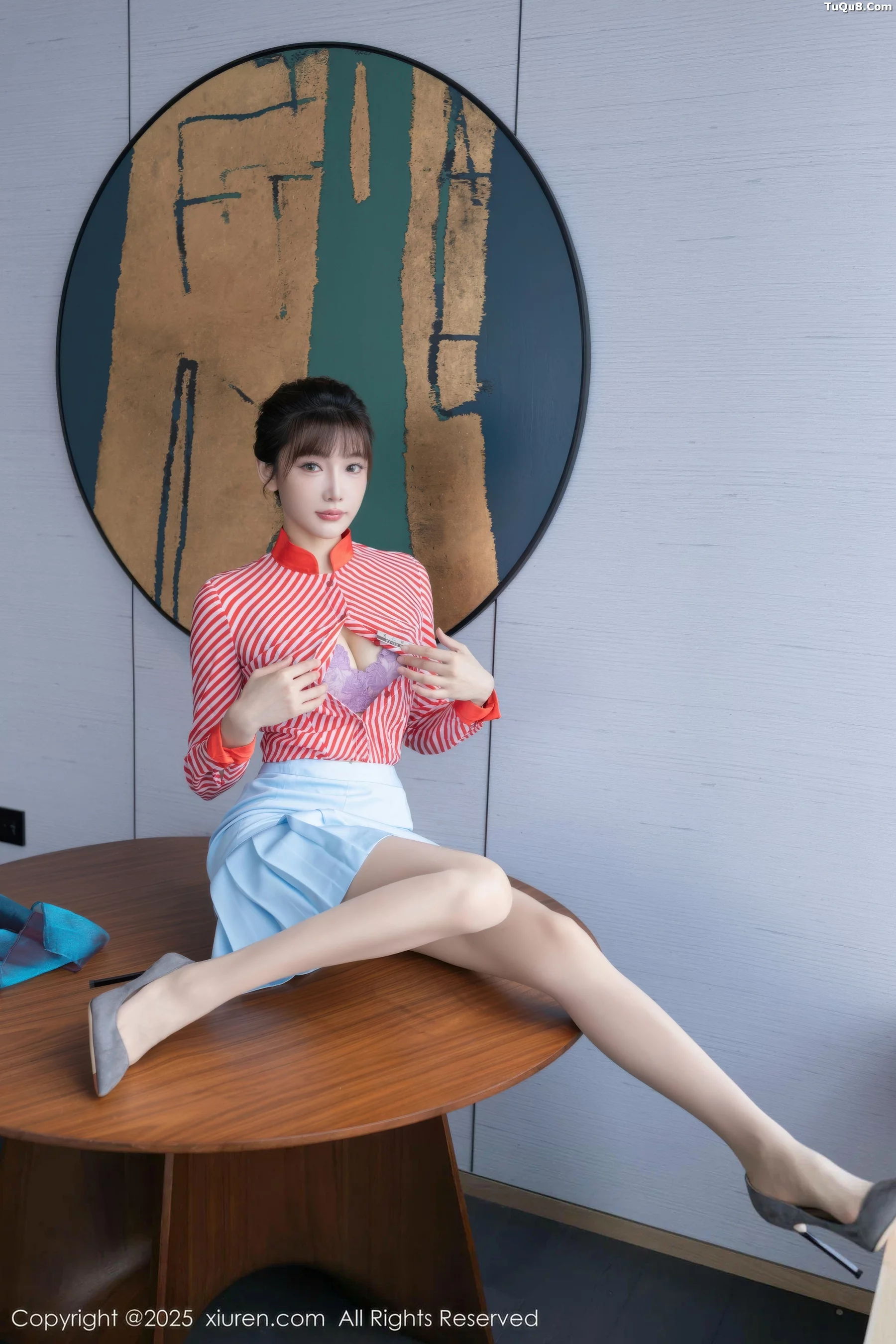 陆萱萱性感条纹服饰露紫色蕾丝内衣秀柔美身姿迷人绝美写真 第 22 张