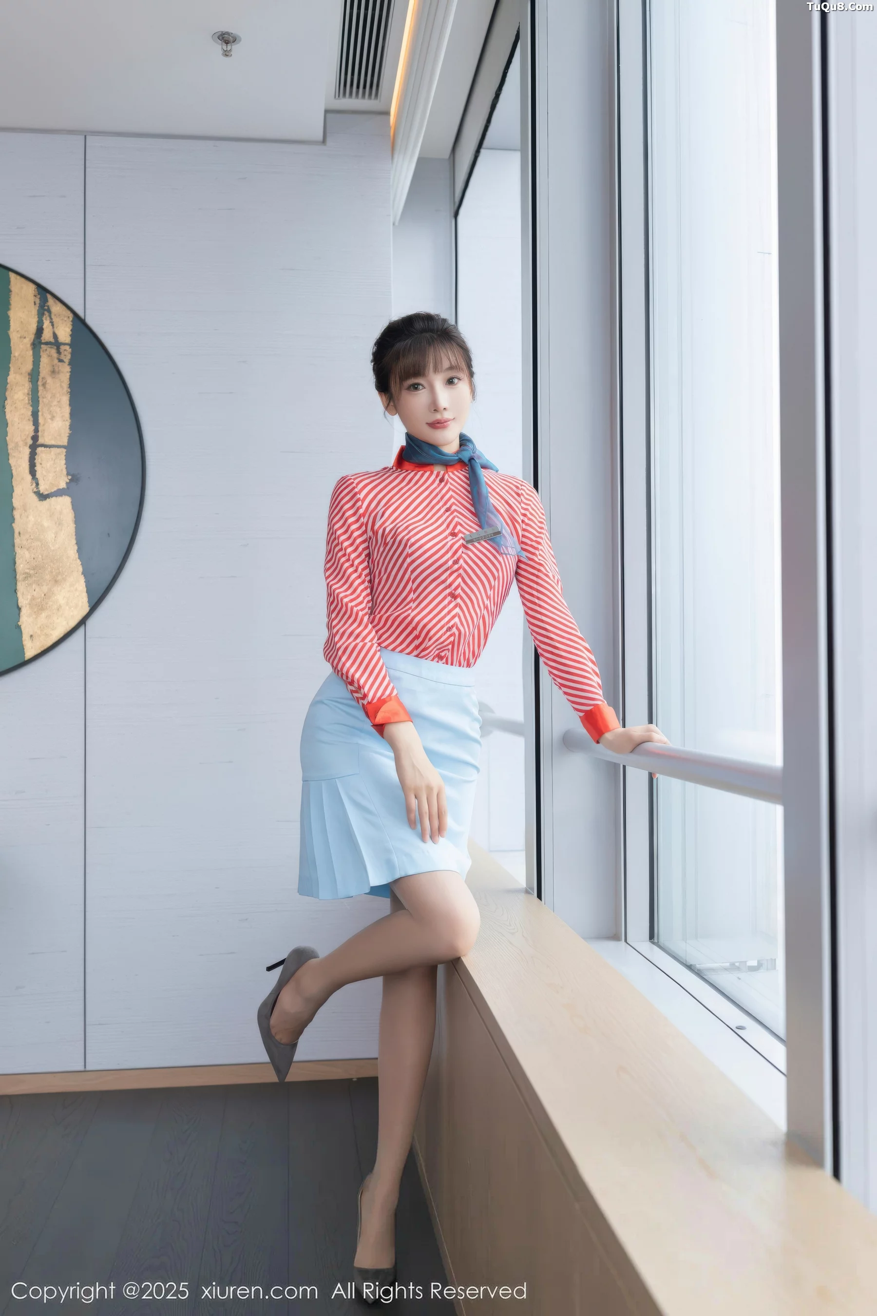 陆萱萱性感条纹服饰露紫色蕾丝内衣秀柔美身姿迷人绝美写真 第 3 张