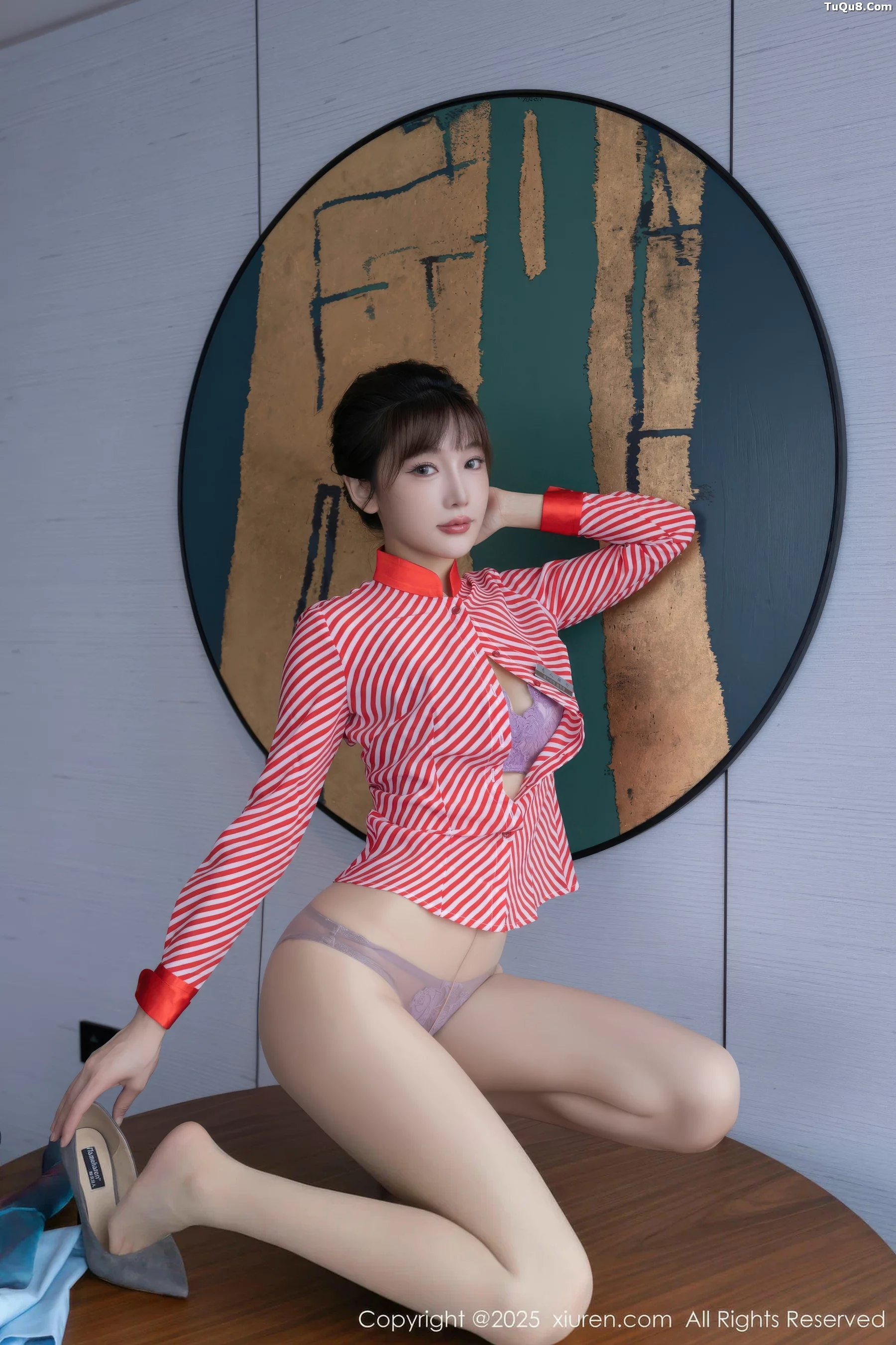 陆萱萱性感条纹服饰露紫色蕾丝内衣秀柔美身姿迷人绝美写真 第 38 张