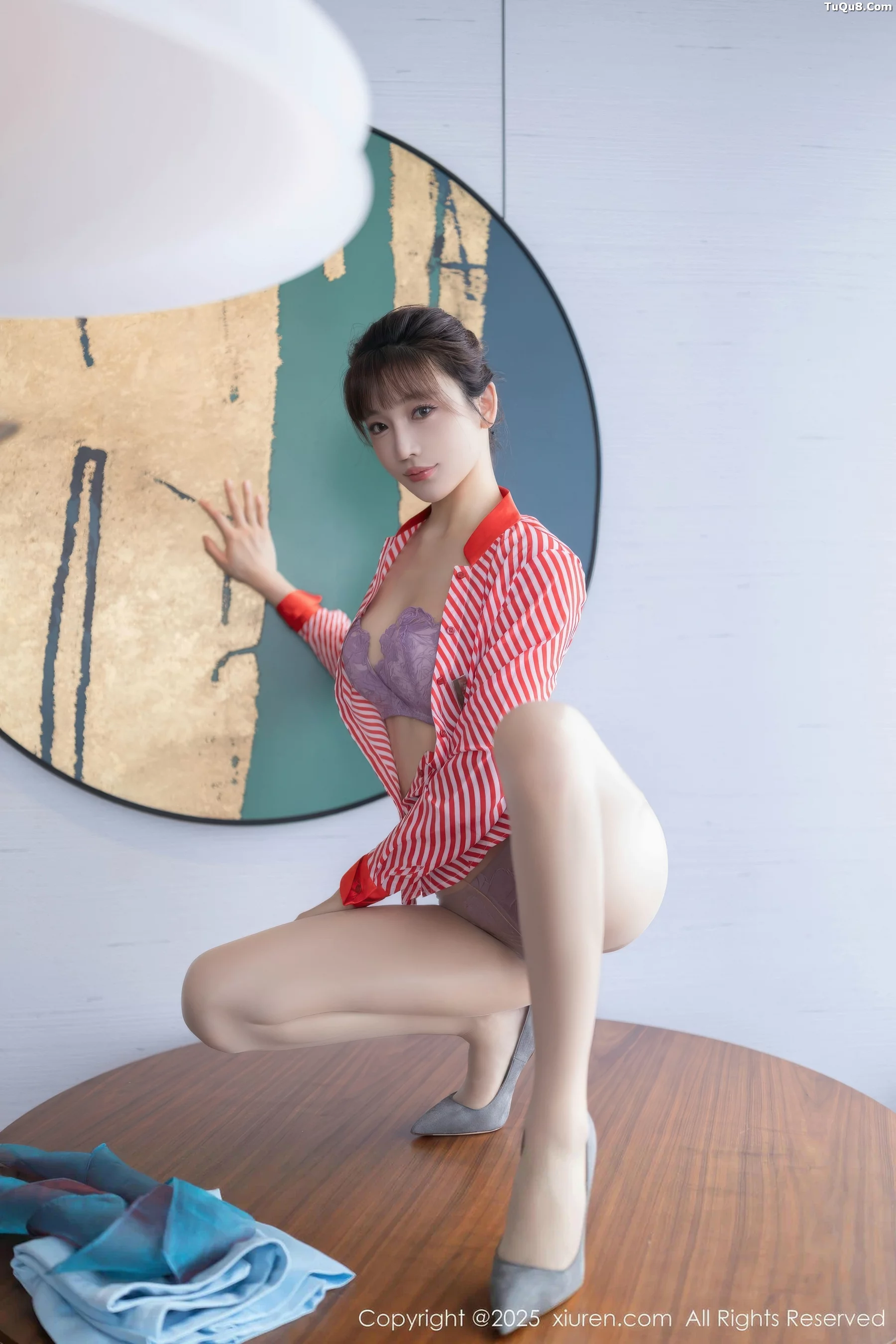 陆萱萱性感条纹服饰露紫色蕾丝内衣秀柔美身姿迷人绝美写真 第 43 张