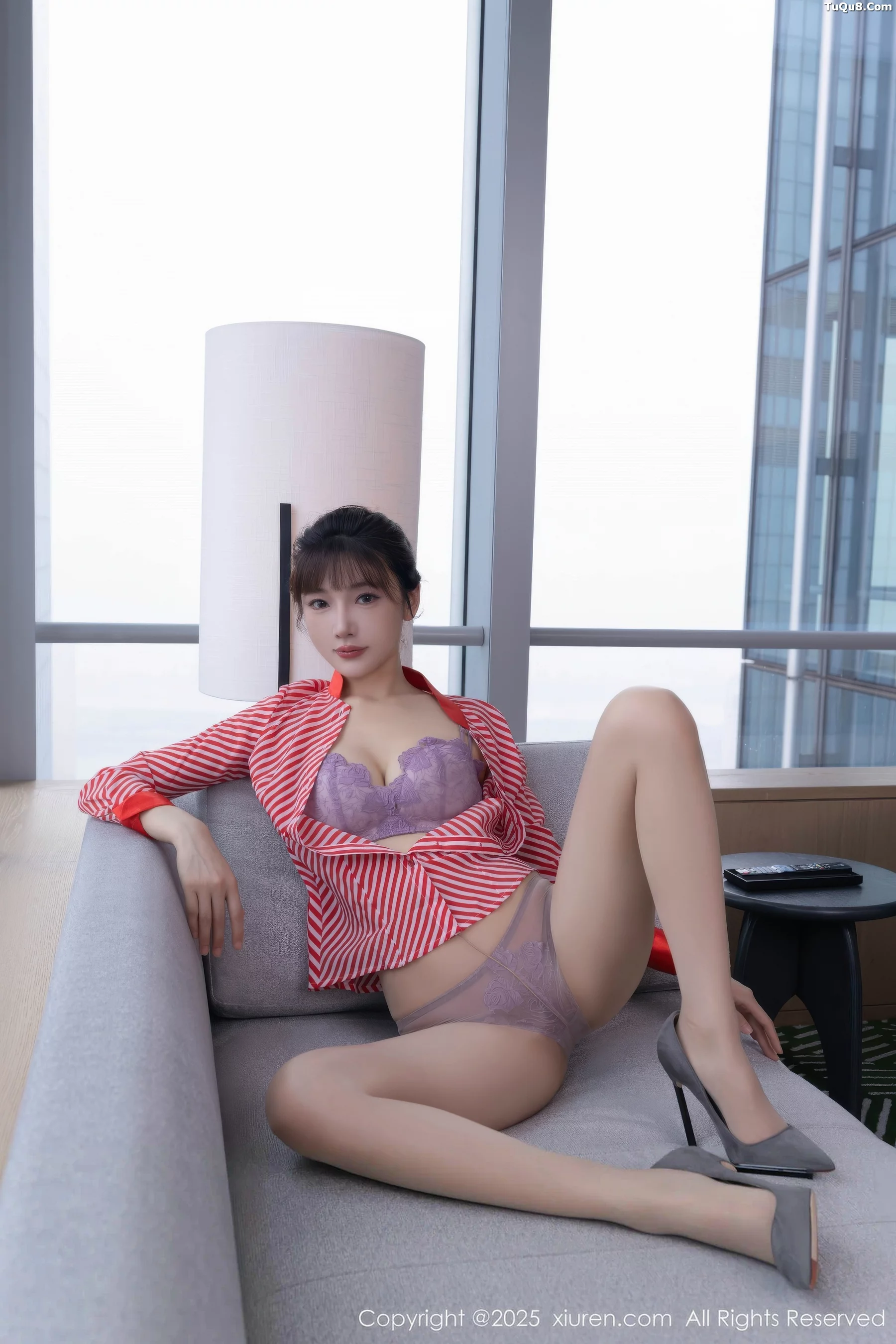 陆萱萱性感条纹服饰露紫色蕾丝内衣秀柔美身姿迷人绝美写真 第 49 张