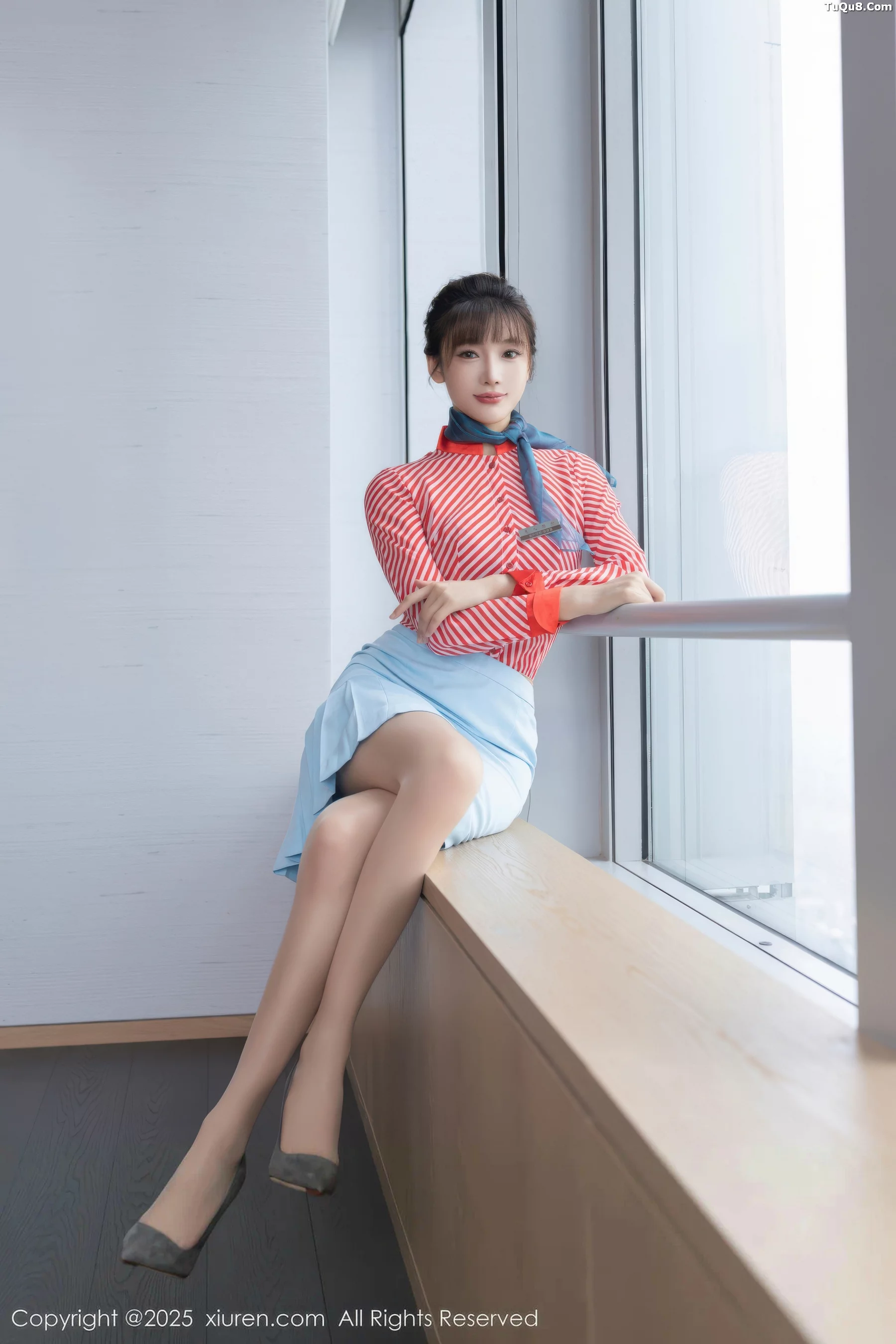 陆萱萱性感条纹服饰露紫色蕾丝内衣秀柔美身姿迷人绝美写真 第 6 张