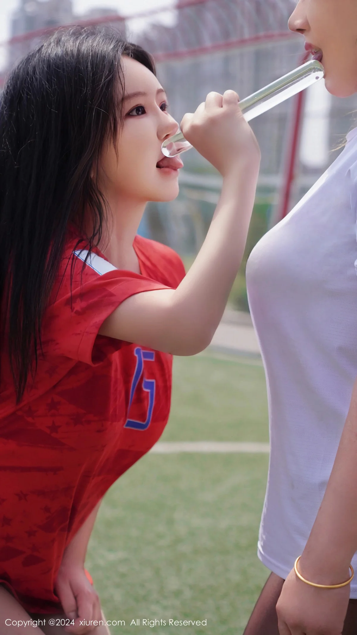 小薯条nienie足球场景性感红色足球服饰秀曼妙身姿绝美写真 第 163 张