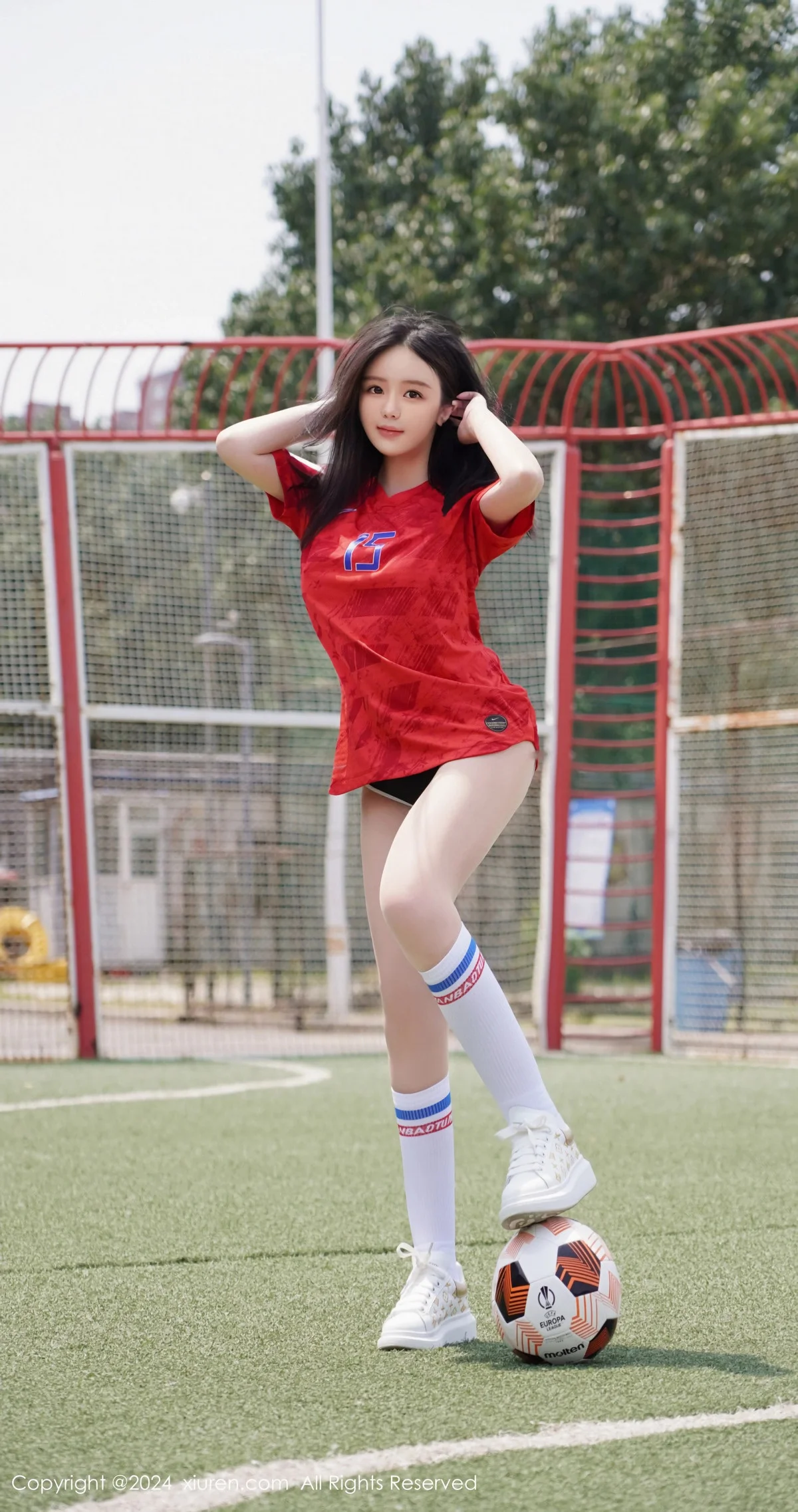 小薯条nienie足球场景性感红色足球服饰秀曼妙身姿绝美写真 第 18 张