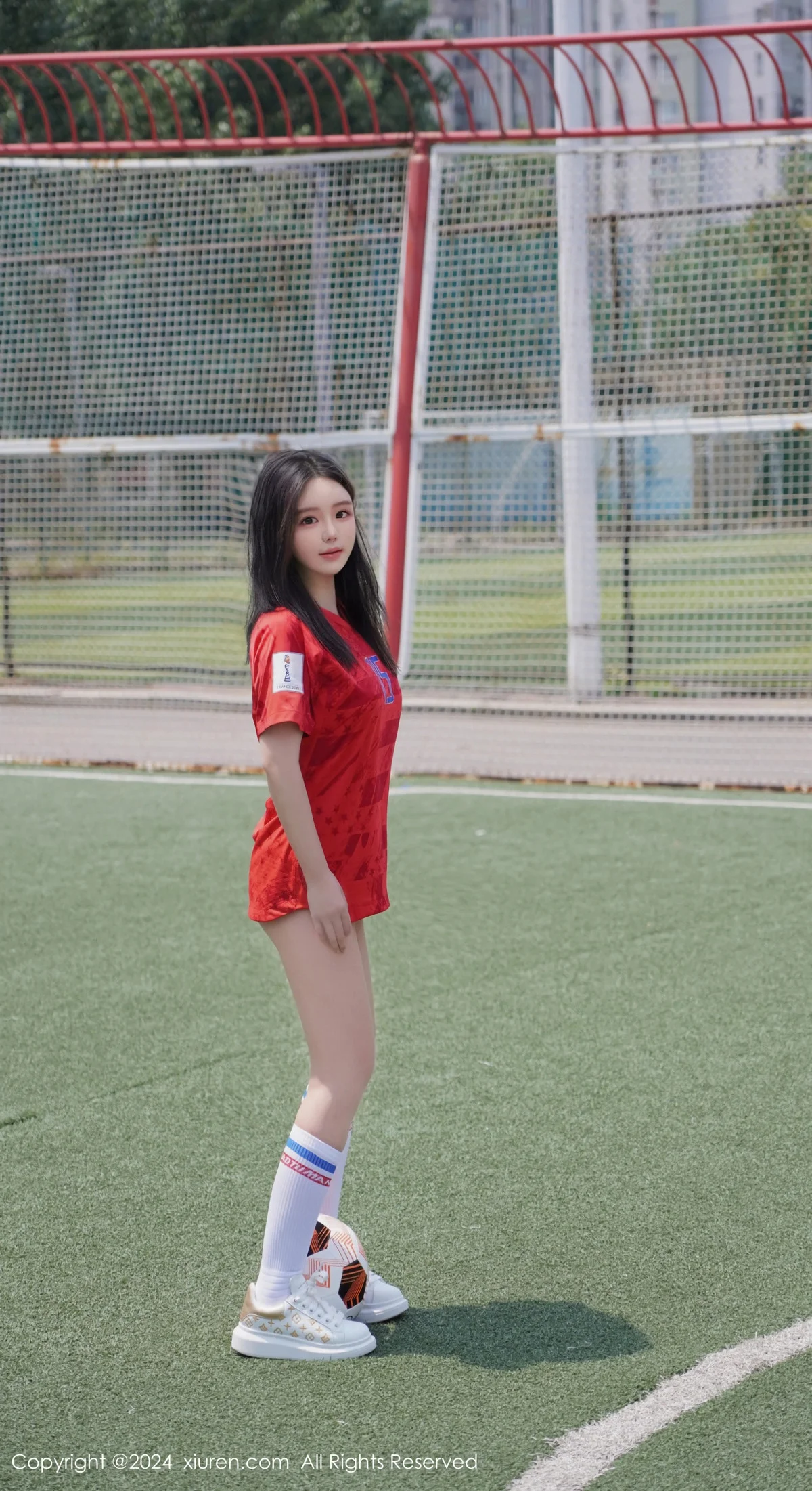 小薯条nienie足球场景性感红色足球服饰秀曼妙身姿绝美写真 第 26 张