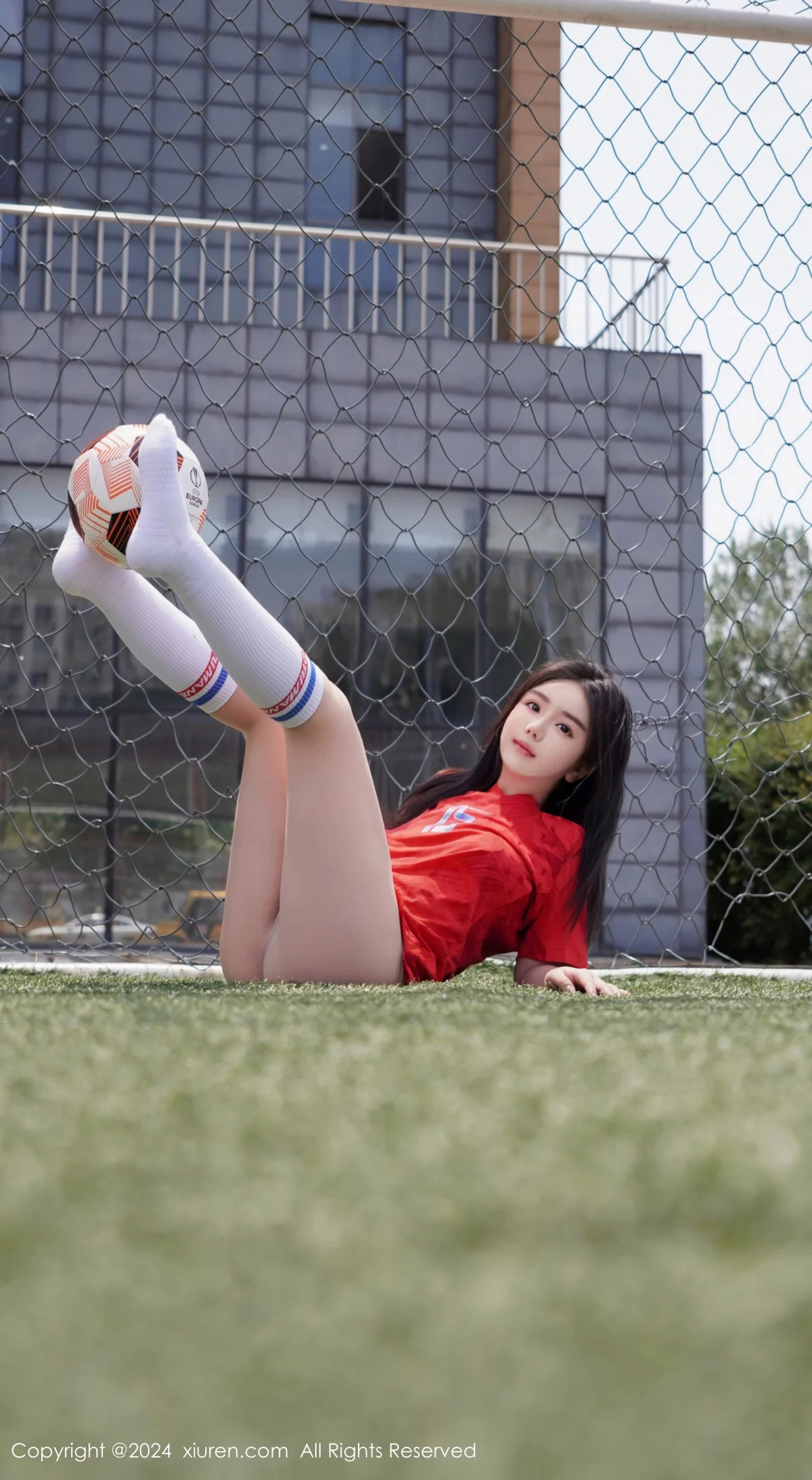 小薯条nienie足球场景性感红色足球服饰秀曼妙身姿绝美写真 第 80 张