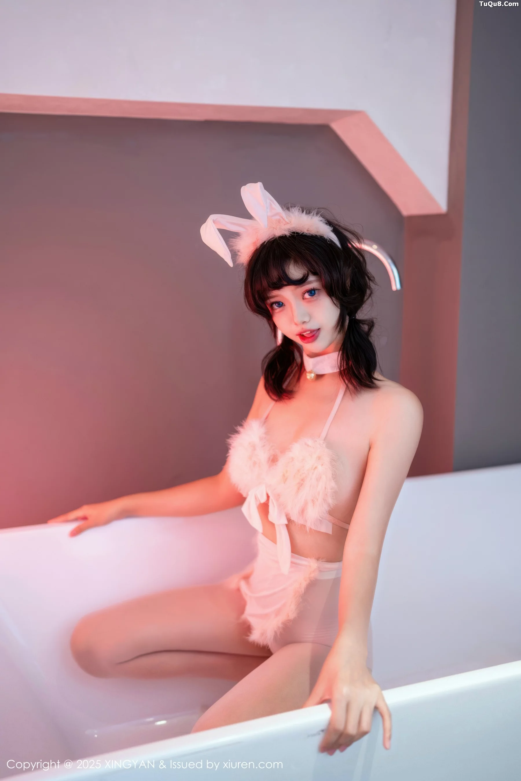 白虎巧巧性感粉色情趣内衣配白丝袜秀完美身材绝美写真 第 13 张