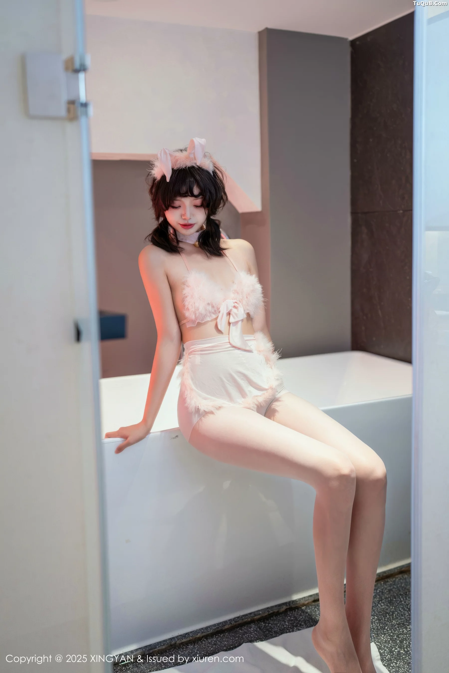白虎巧巧性感粉色情趣内衣配白丝袜秀完美身材绝美写真 第 5 张