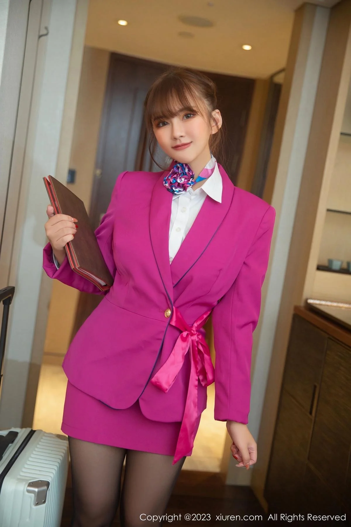 张思允Nice脱玫红空姐制服露蕾丝内衣配无内黑丝绝美写真 第 5 张