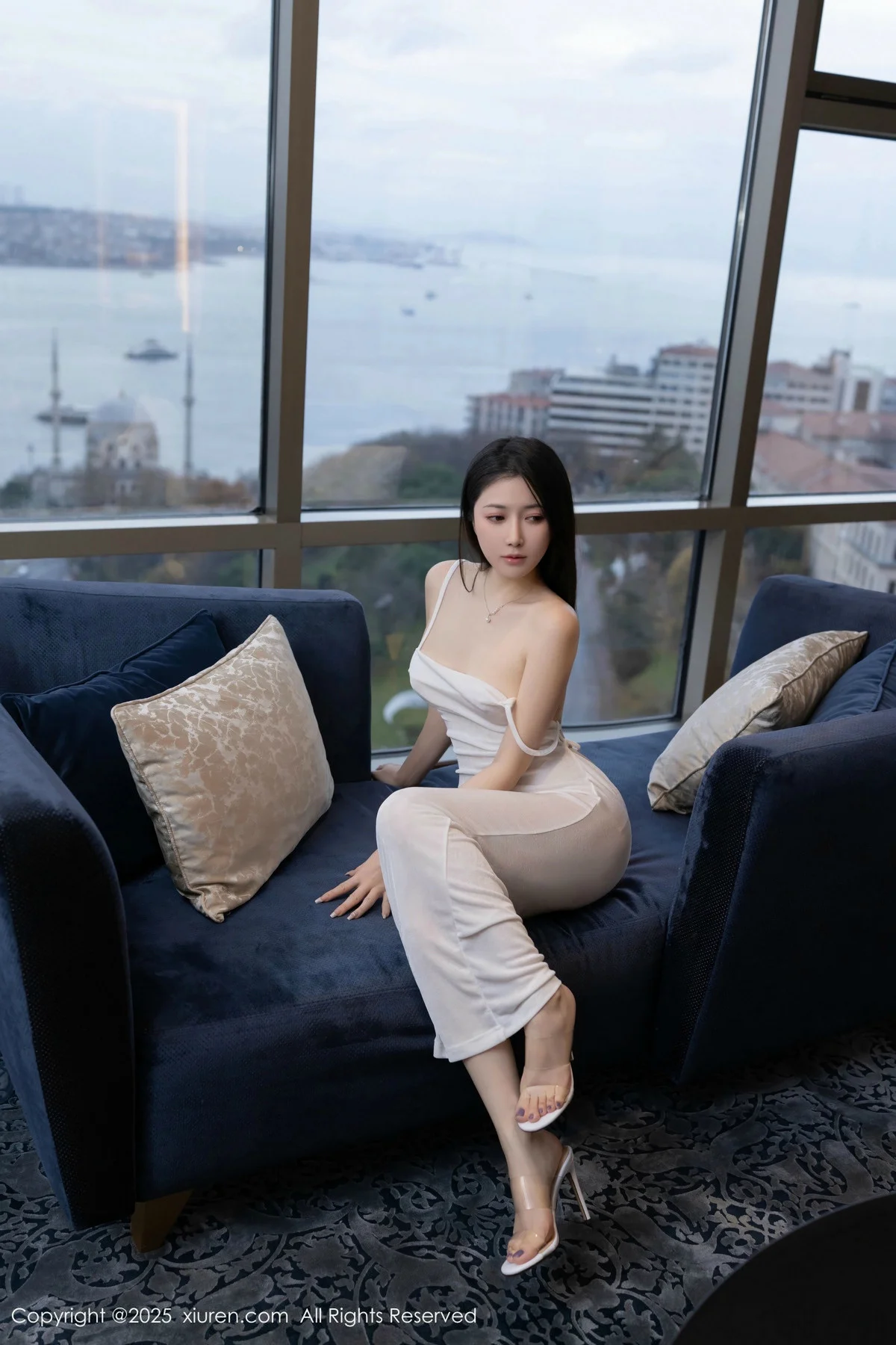 鱼子酱Fish私房性感白色透视连衣长裙秀惹火身材绝美写真 第 10 张