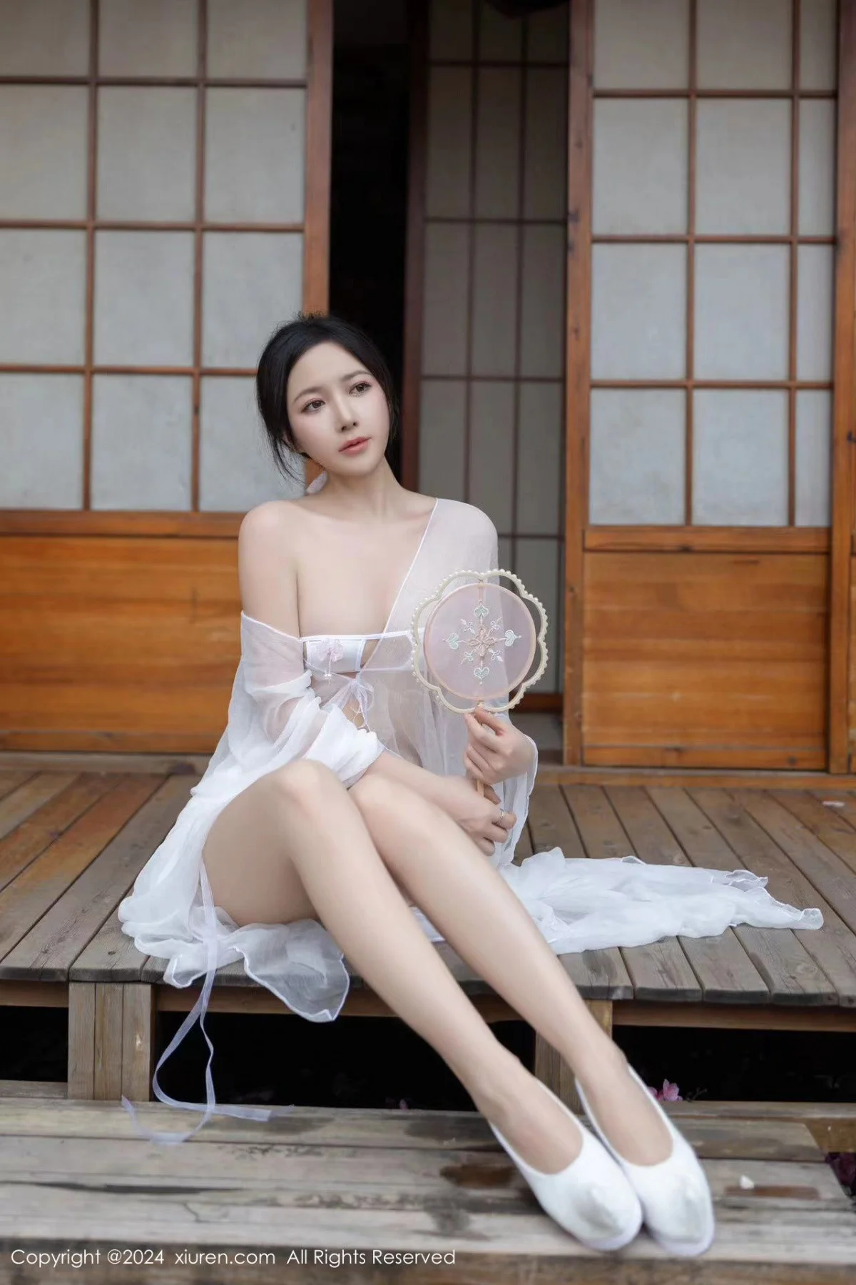 鱼子酱Fish性感白色轻透连衣裙露白色情趣内衣迷人绝美写真 第 15 张