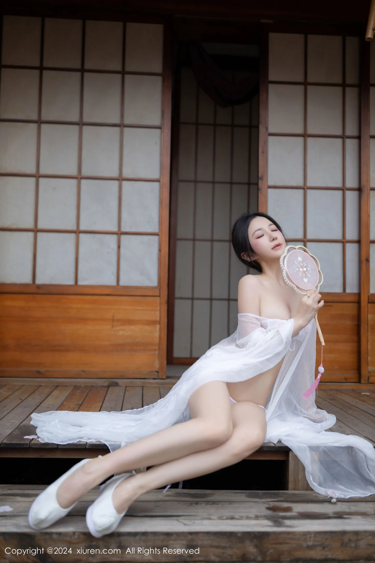 鱼子酱Fish性感白色轻透连衣裙露白色情趣内衣迷人绝美写真 第 20 张