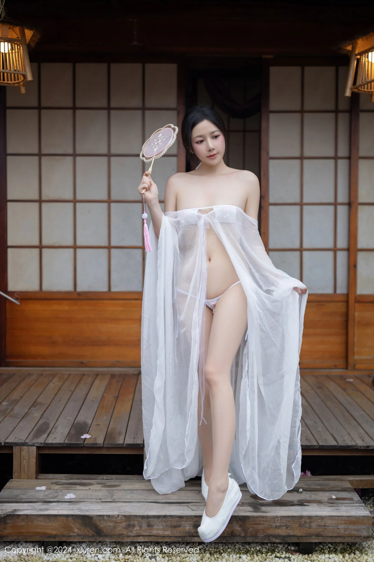 鱼子酱Fish性感白色轻透连衣裙露白色情趣内衣迷人绝美写真 第 23 张