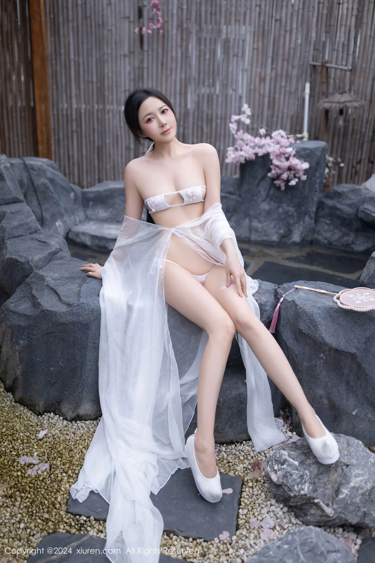 鱼子酱Fish性感白色轻透连衣裙露白色情趣内衣迷人绝美写真 第 31 张