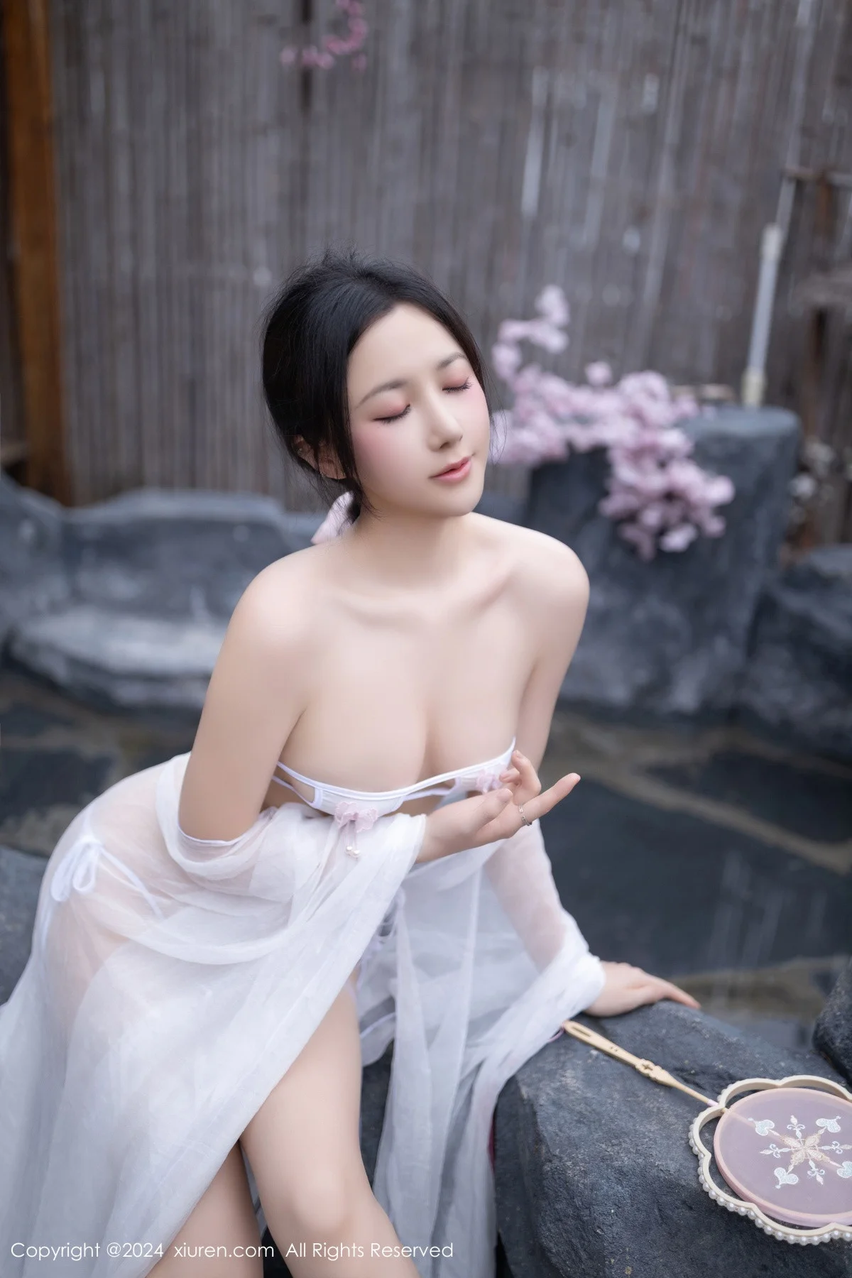 鱼子酱Fish性感白色轻透连衣裙露白色情趣内衣迷人绝美写真 第 33 张