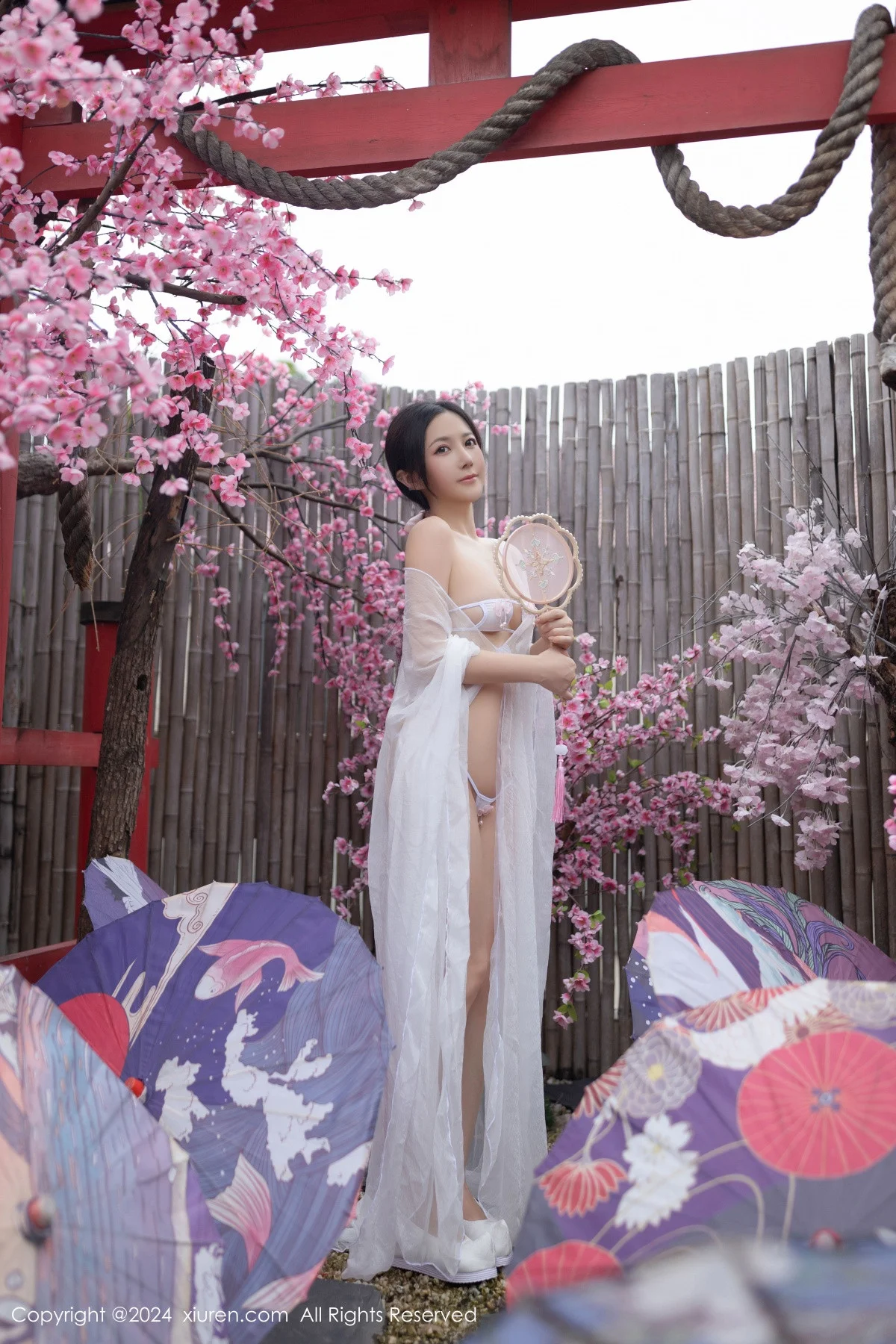 鱼子酱Fish性感白色轻透连衣裙露白色情趣内衣迷人绝美写真 第 7 张