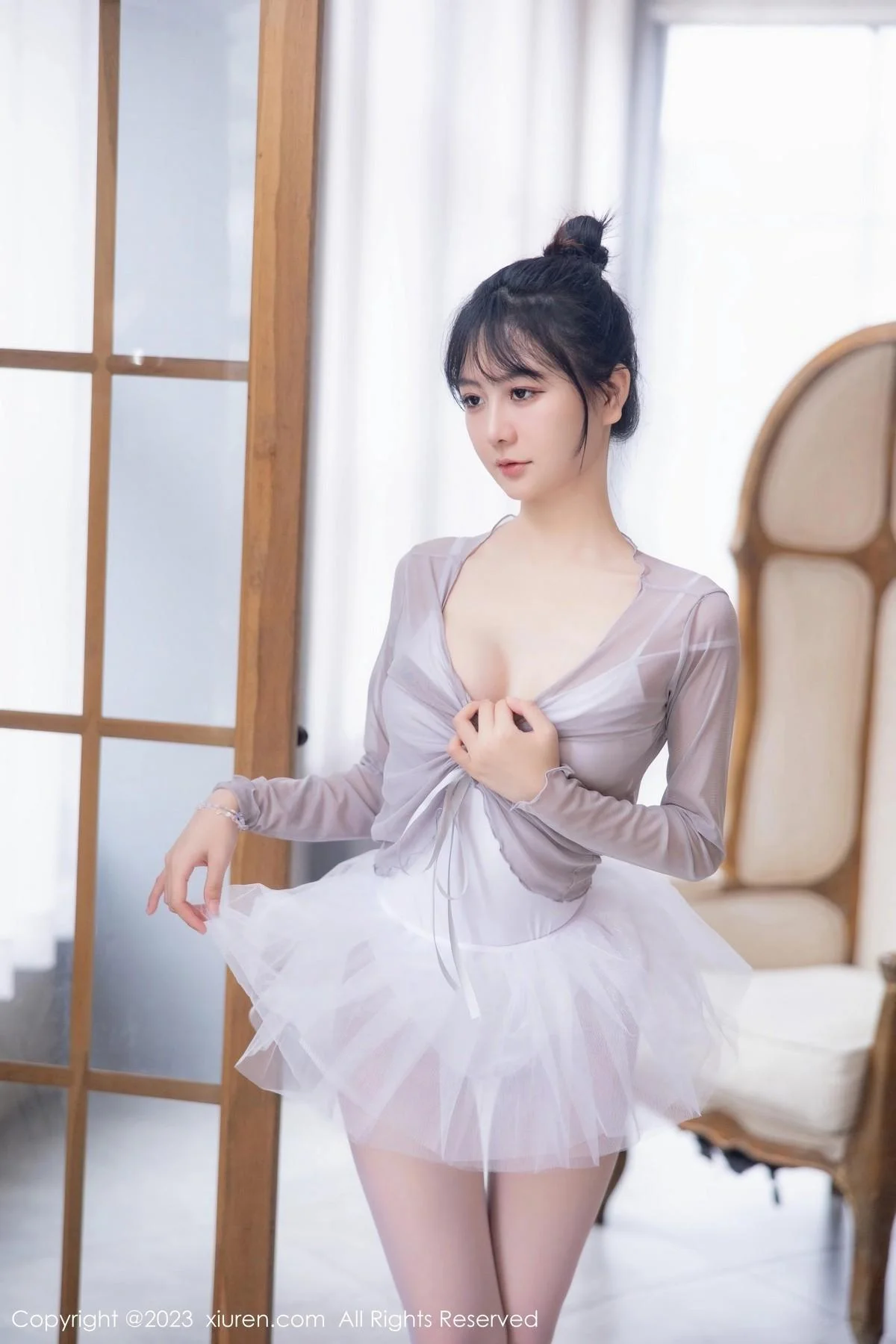 谢小蒽性感淡灰色芭蕾舞裙配白色丝袜秀曼妙身姿绝美写真 第 38 张