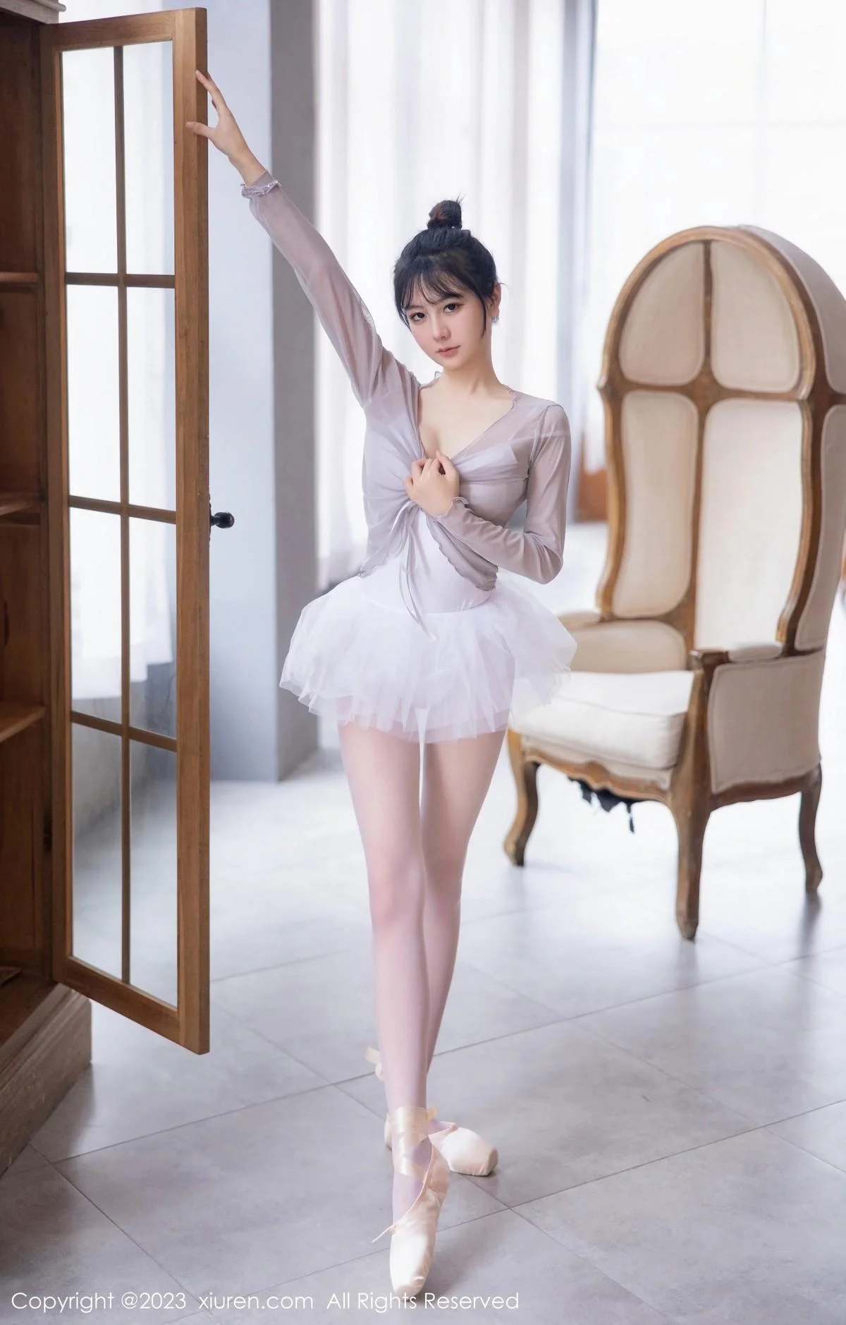 谢小蒽性感淡灰色芭蕾舞裙配白色丝袜秀曼妙身姿绝美写真 第 39 张