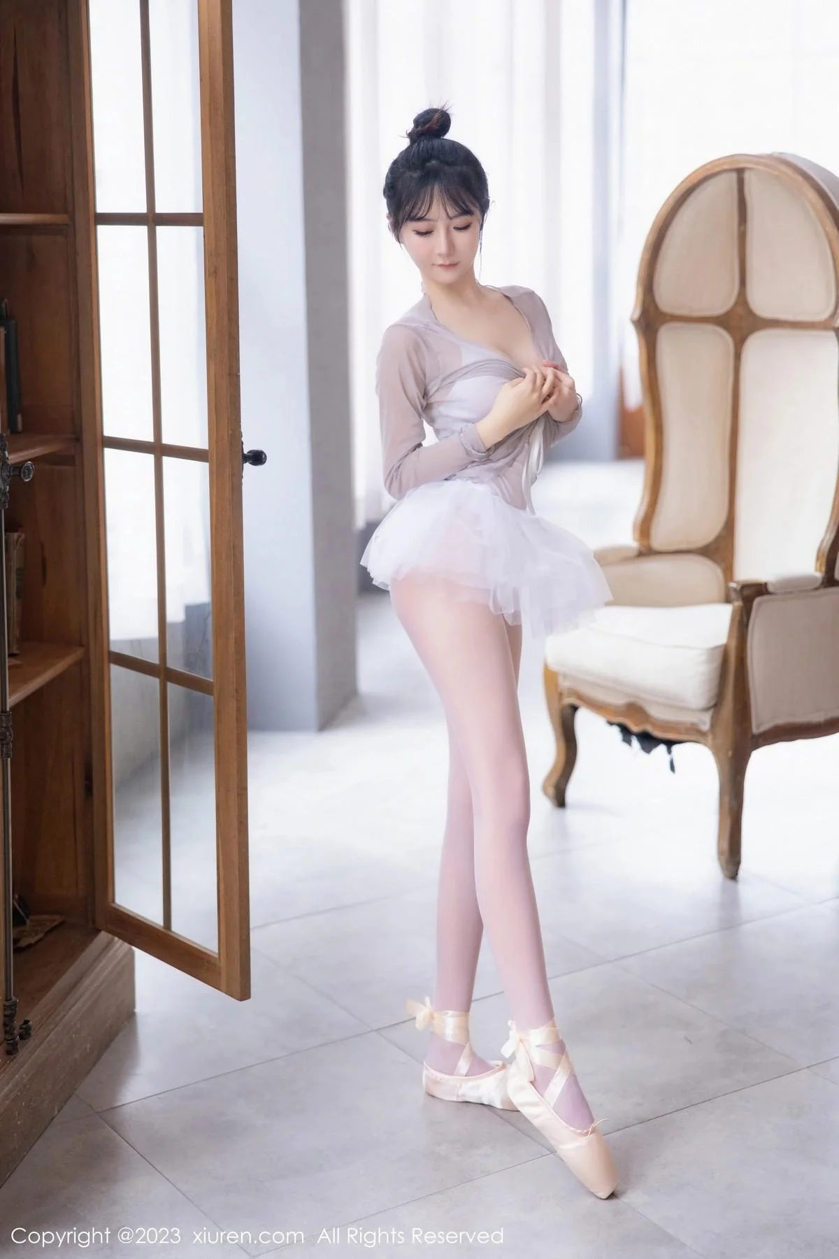 谢小蒽性感淡灰色芭蕾舞裙配白色丝袜秀曼妙身姿绝美写真 第 40 张