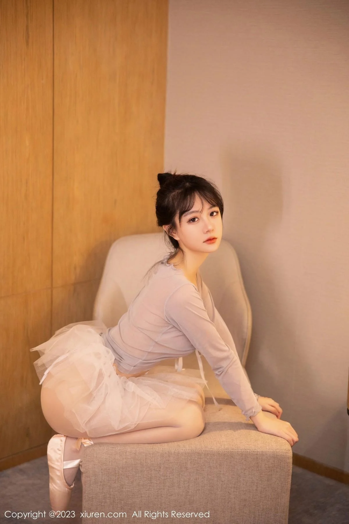 谢小蒽性感淡灰色芭蕾舞裙配白色丝袜秀曼妙身姿绝美写真 第 60 张
