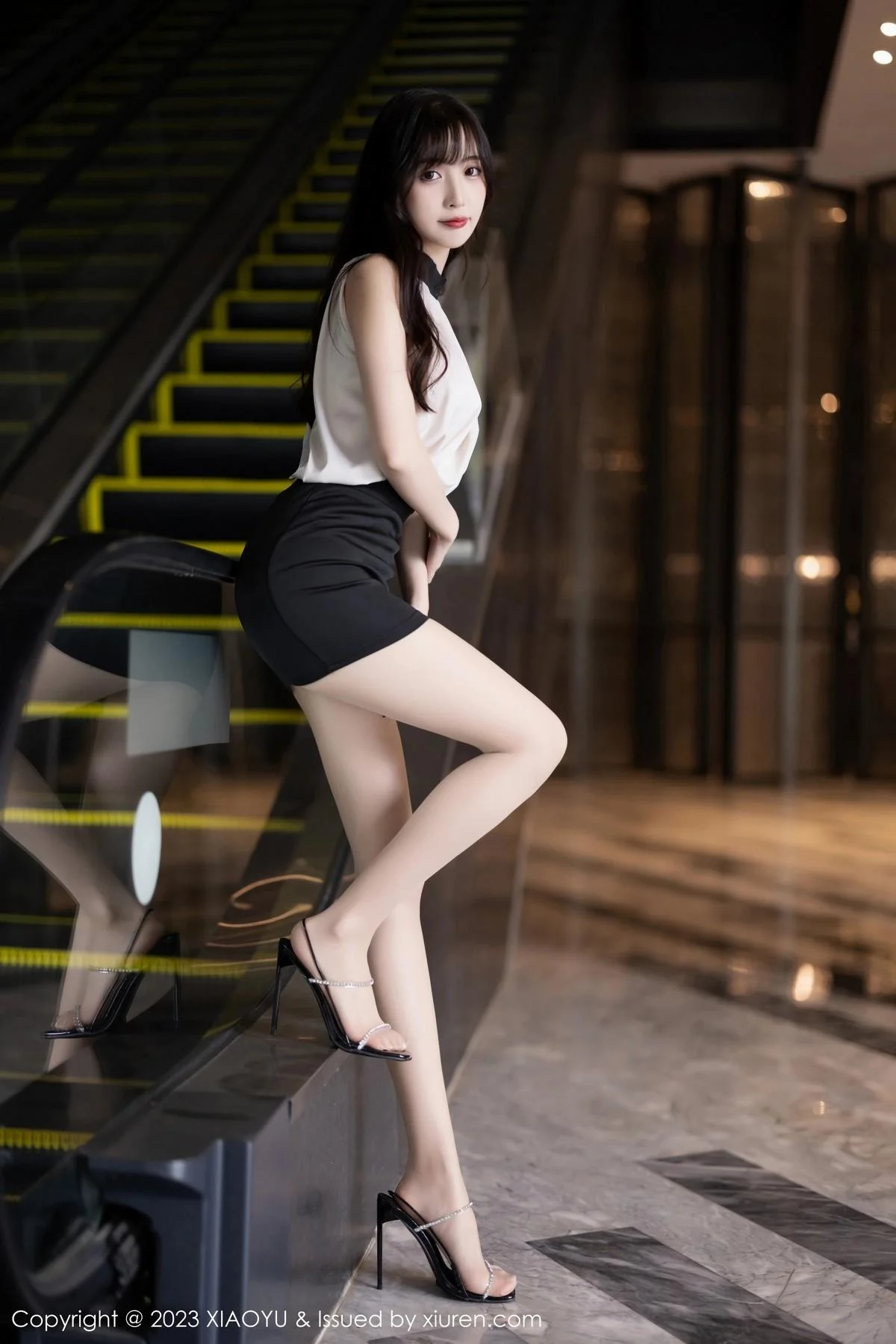 林星阑浅色上衣配黑短裙+粉色蕾丝内衣秀曼妙身姿绝美写真 第 63 张